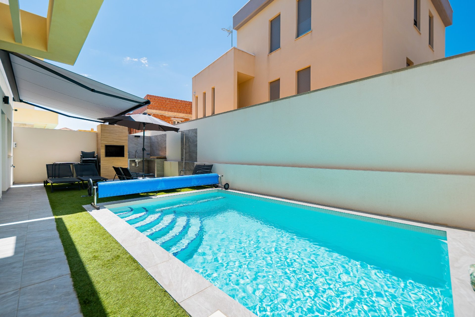 Reventa - Villa -
Los Montesinos - La Herrada