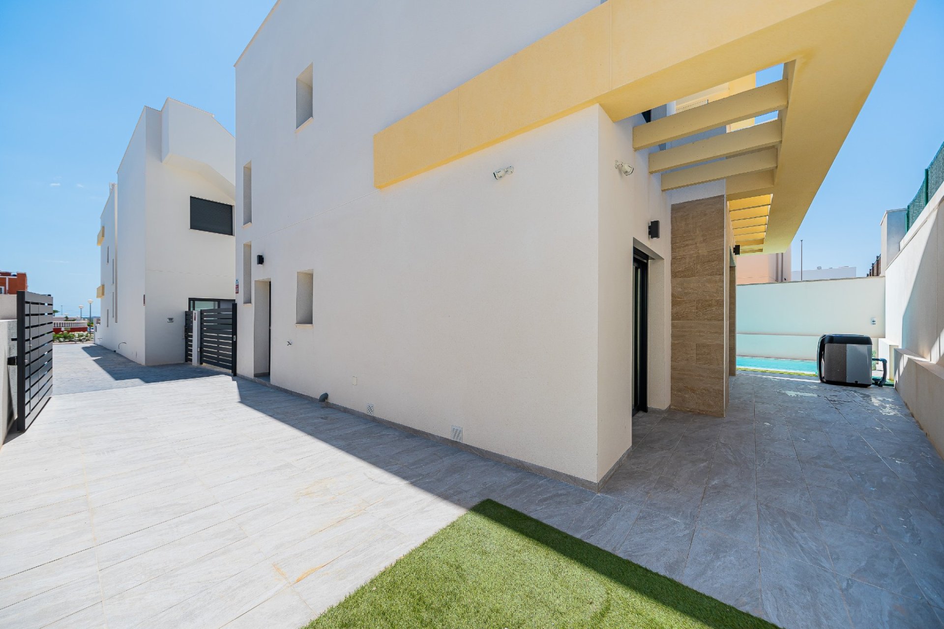 Reventa - Villa -
Los Montesinos - La Herrada