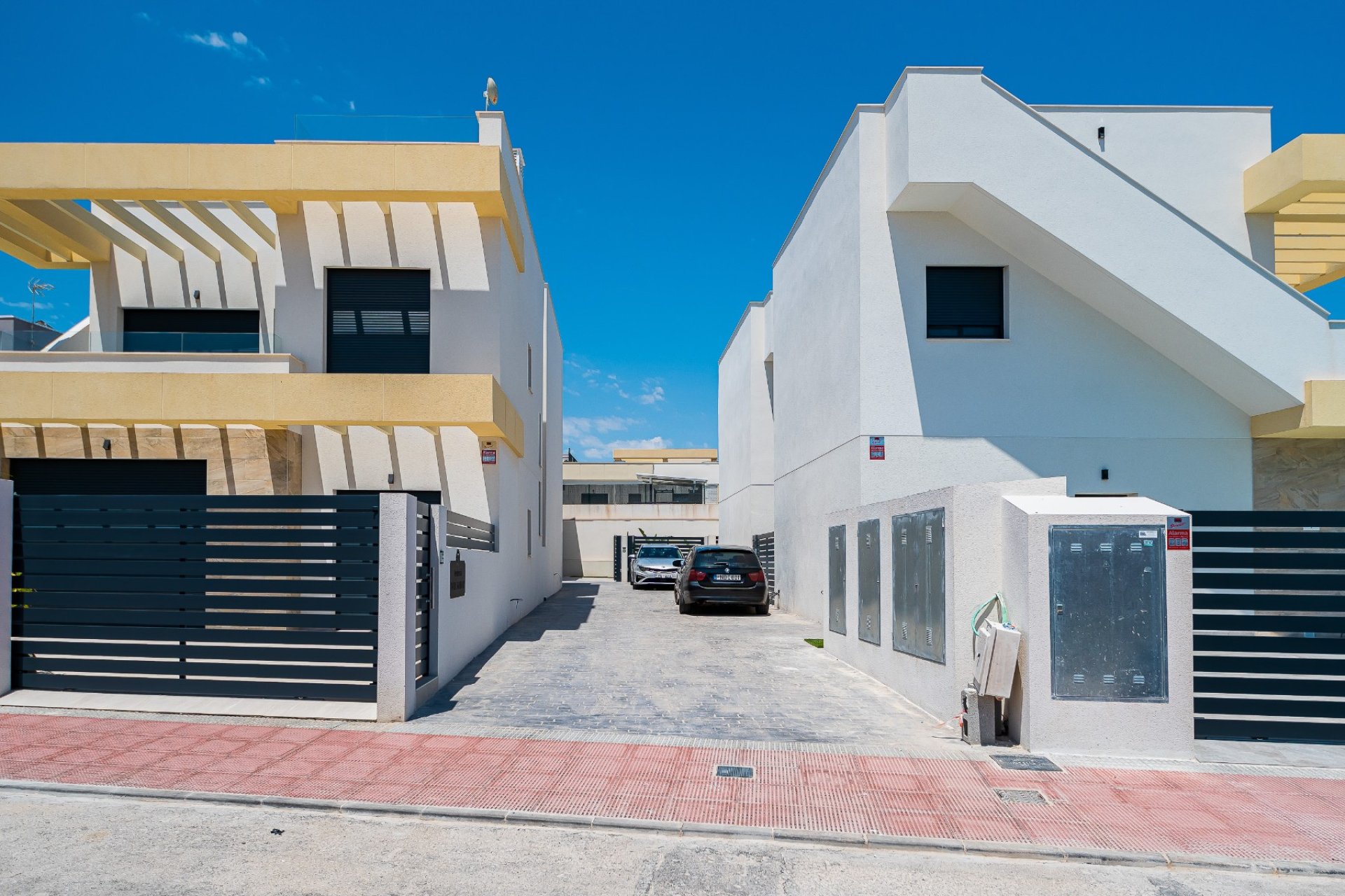 Reventa - Villa -
Los Montesinos - La Herrada