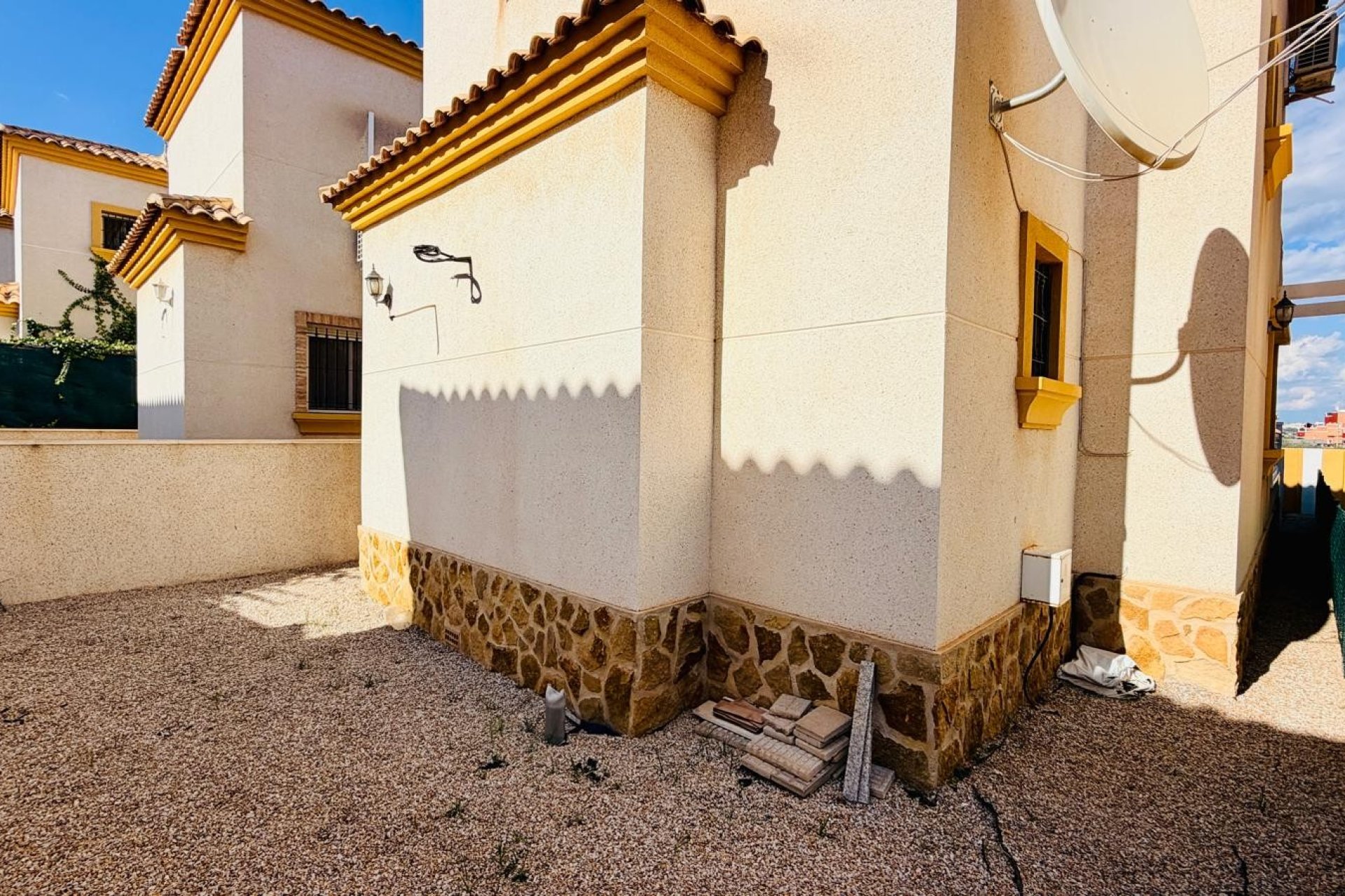 Reventa - Villa -
Los Montesinos - La Herrada