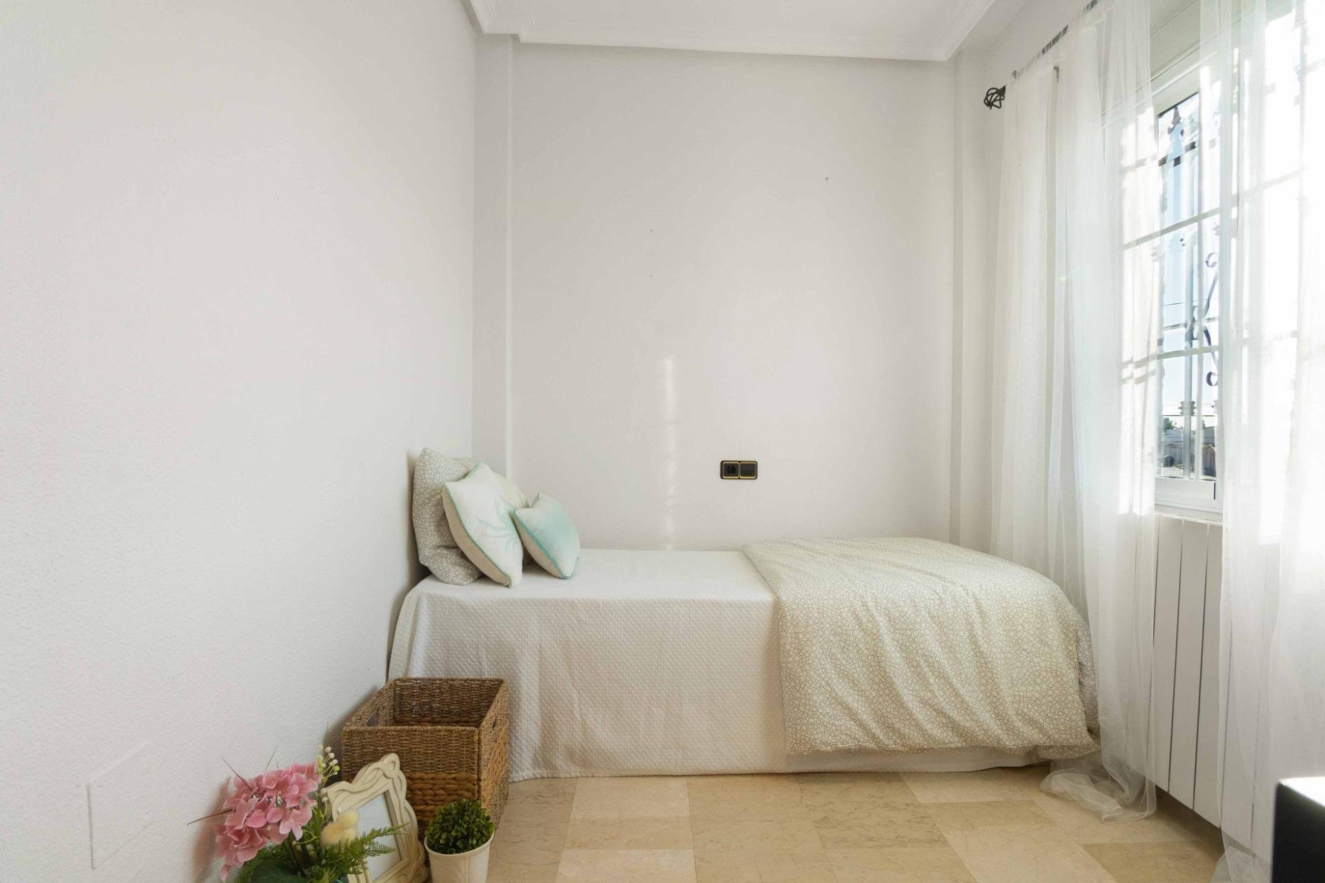 Reventa - Villa -
Orihuela Costa - Los Almendros-La Florida