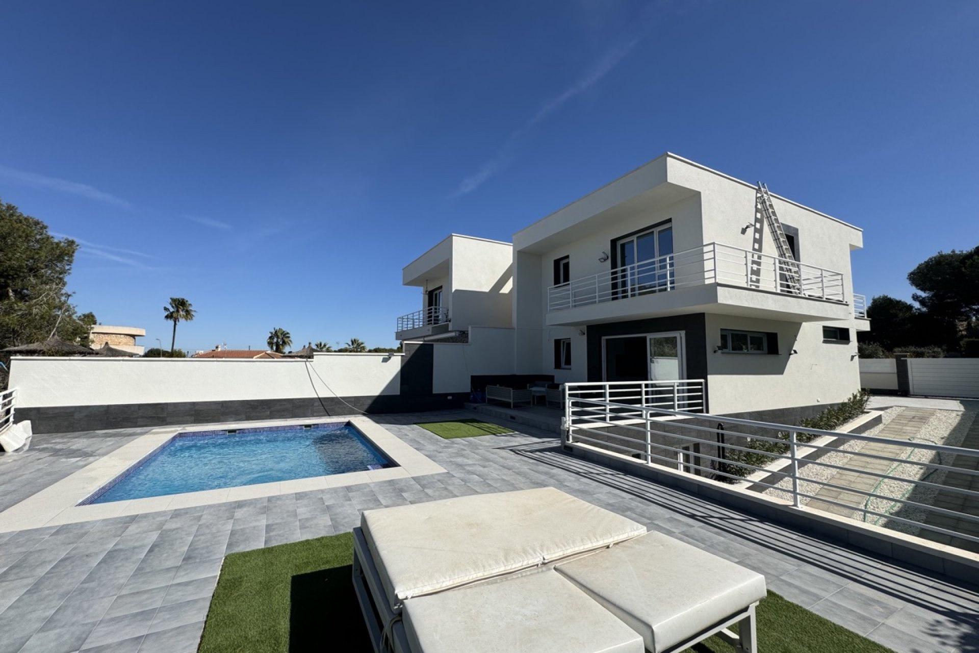 Reventa - Villa -
Orihuela Costa - Los Balcones