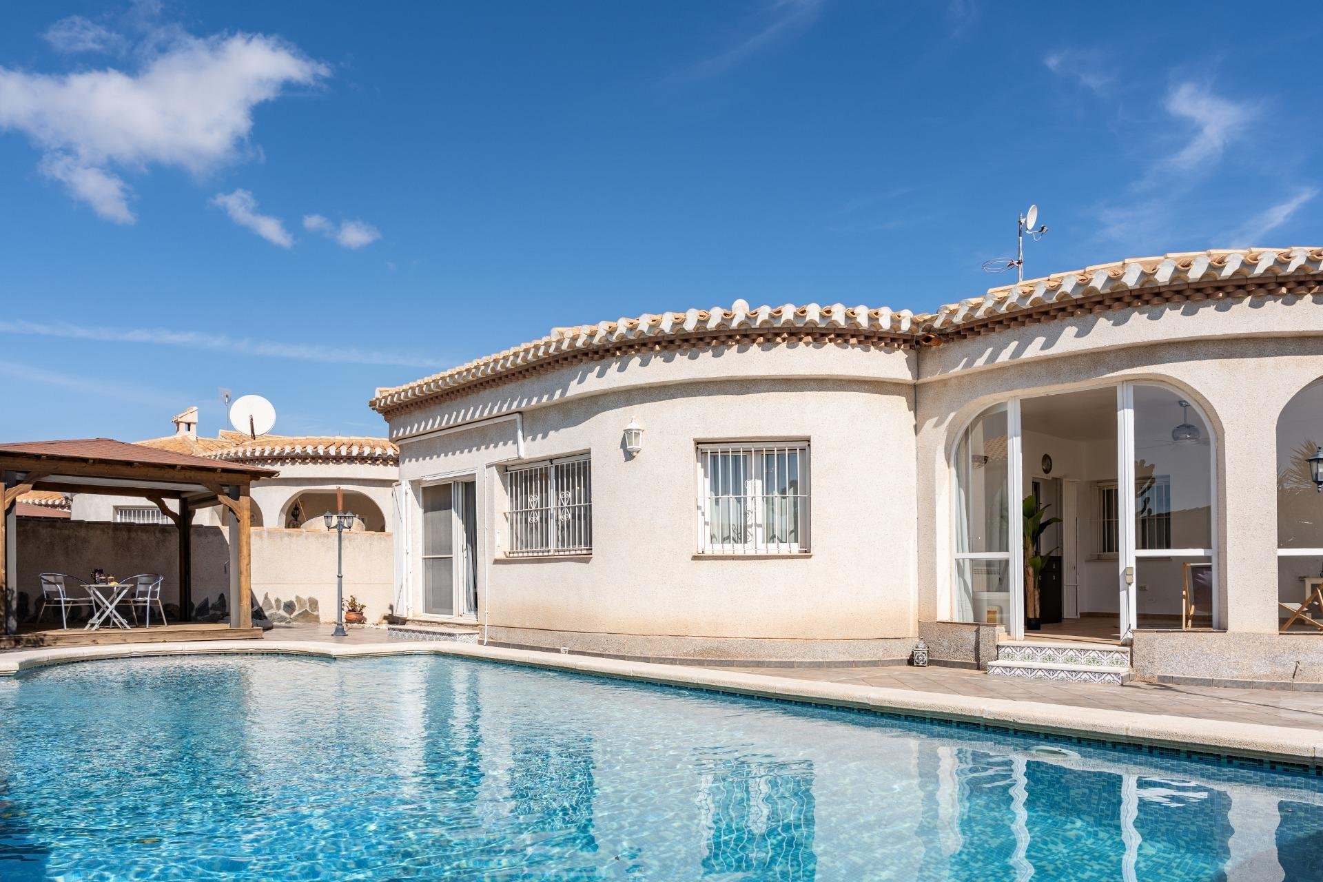 Reventa - Villa -
Orihuela Costa - Playa Flamenca