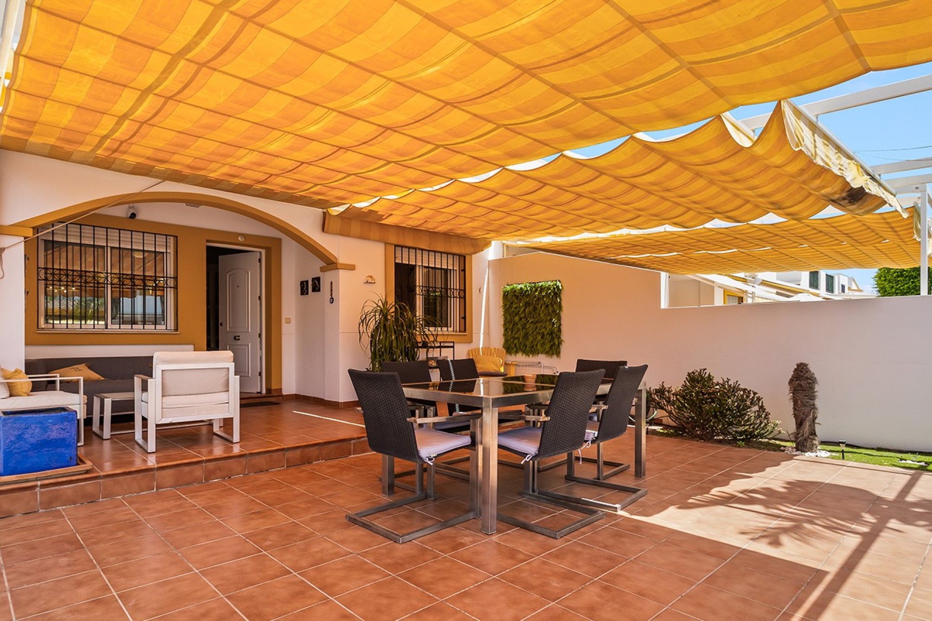 Reventa - Villa -
Pilar de la Horadada - Pueblo Latino