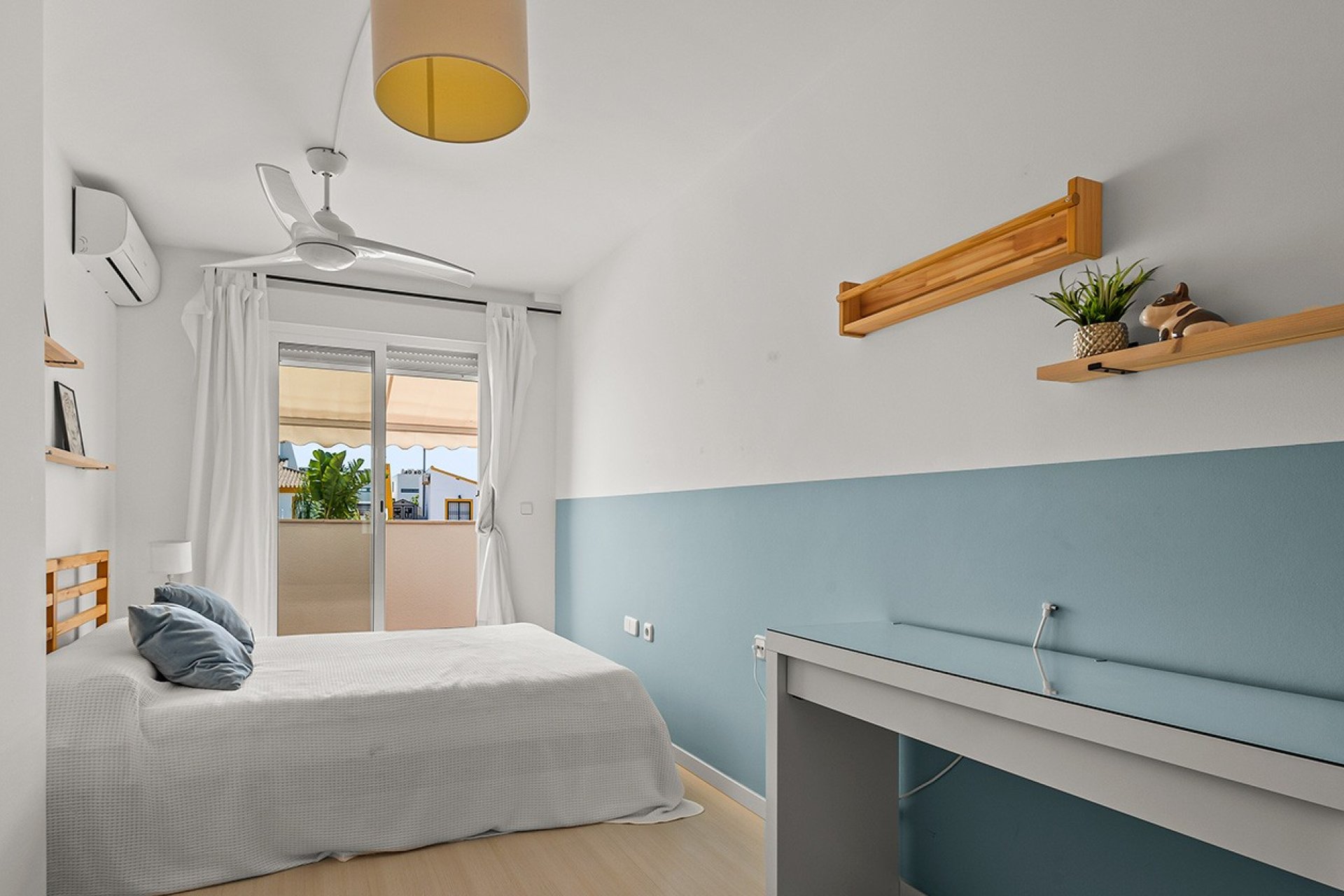 Reventa - Villa -
Pilar de la Horadada - Pueblo Latino