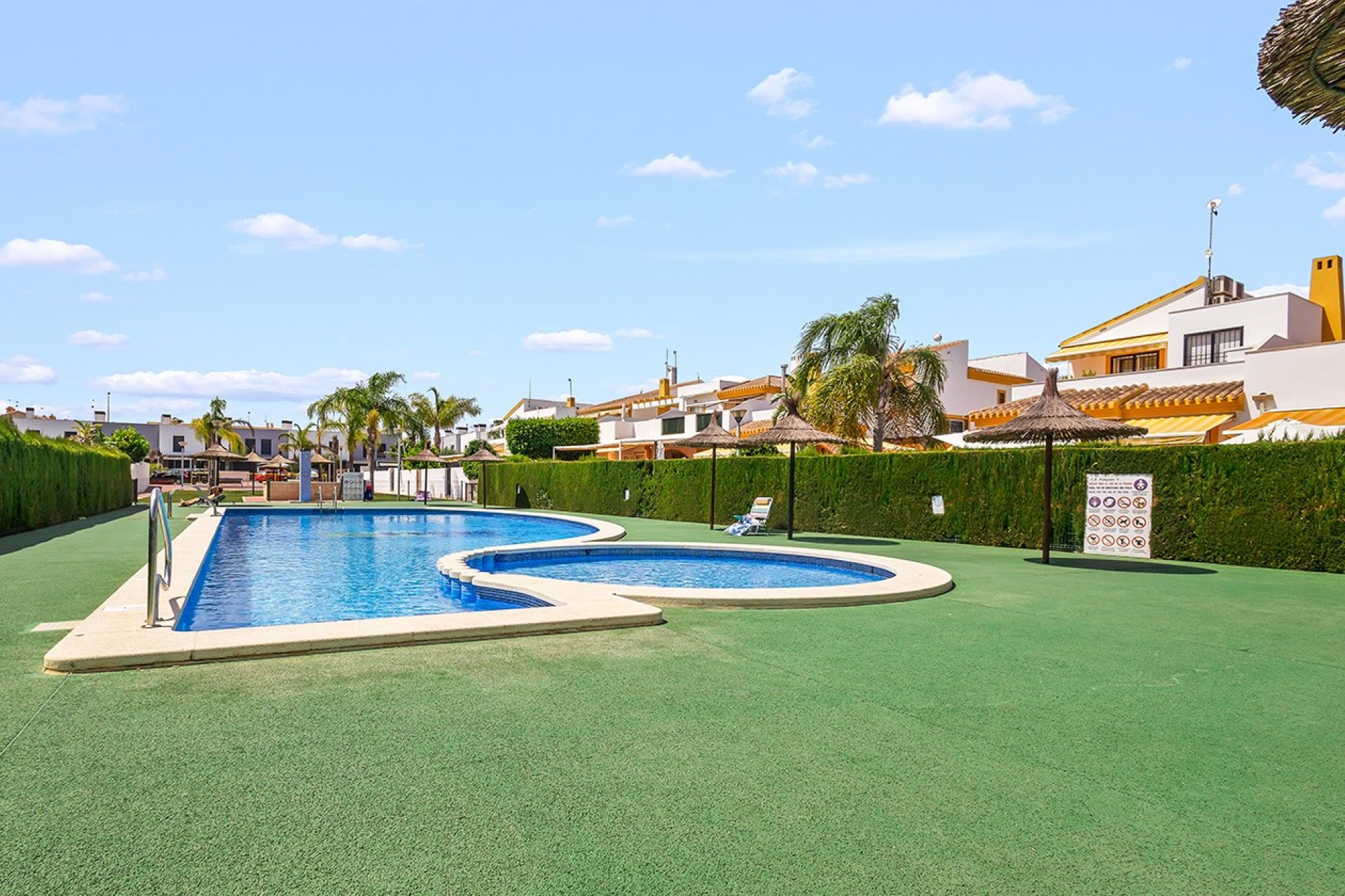 Reventa - Villa -
Pilar de la Horadada - Pueblo Latino