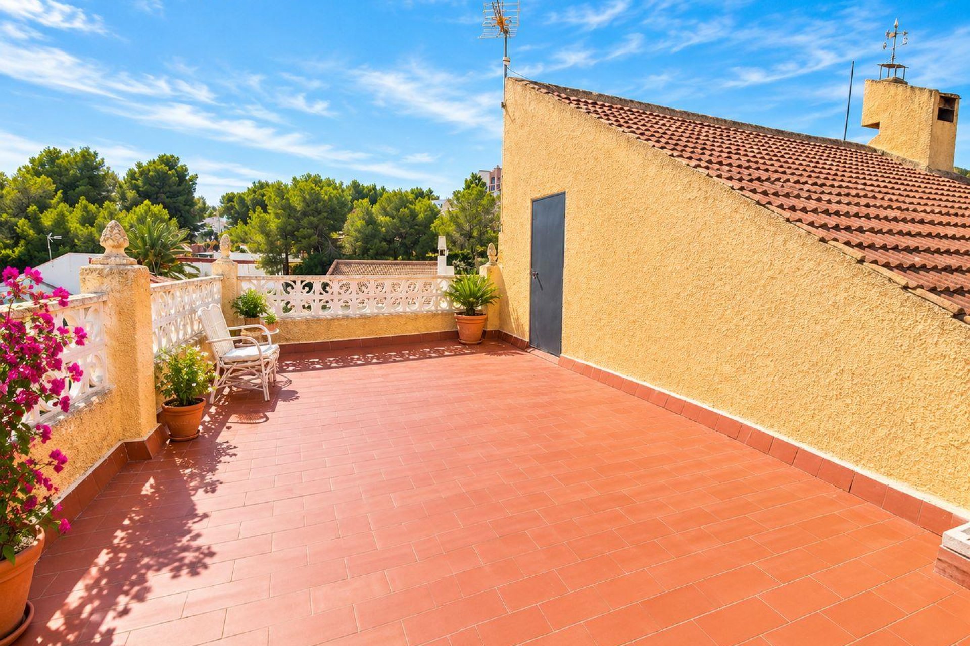 Reventa - Villa -
San Miguel de Salinas - Ciudad De Las Comunicaciones