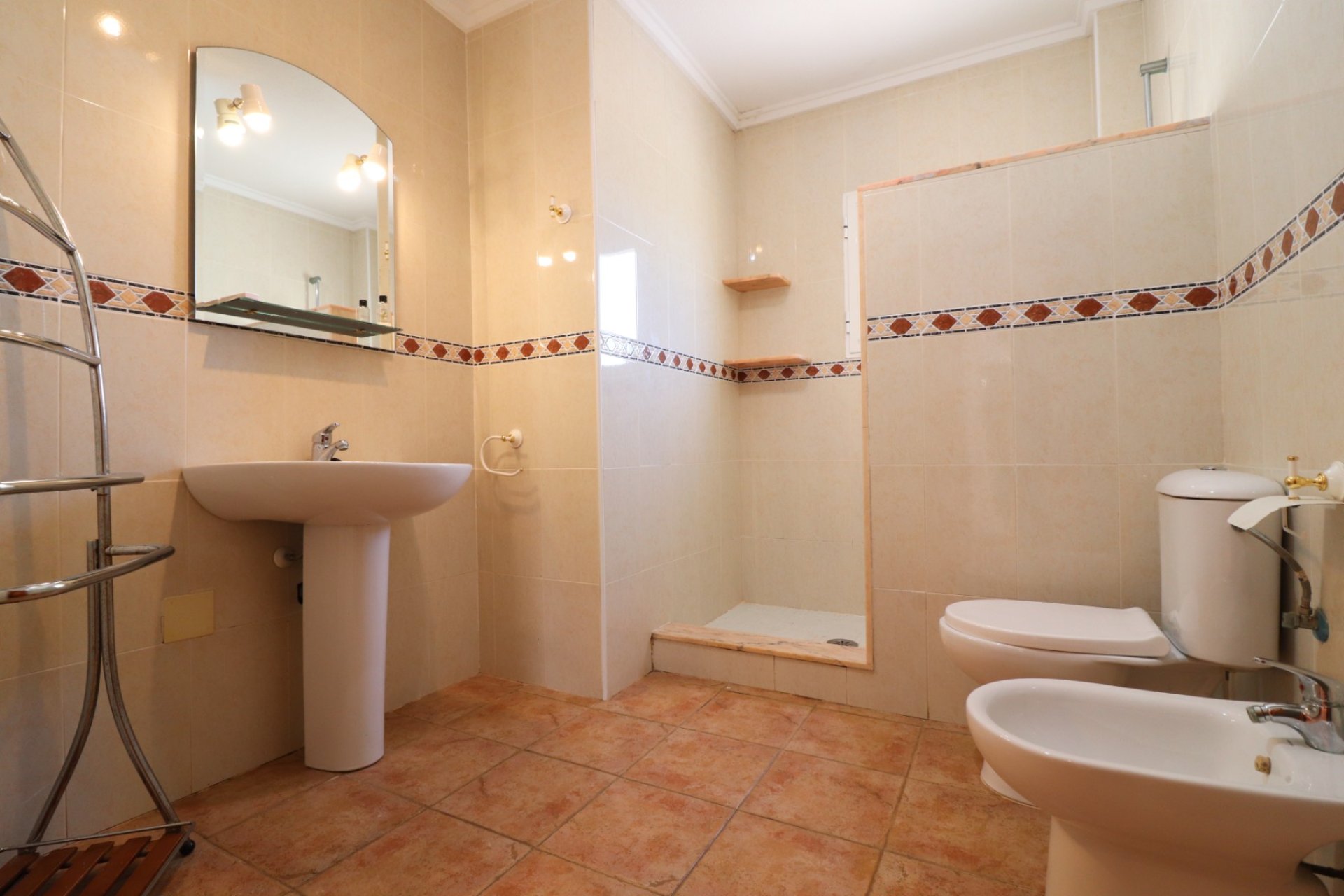 Reventa - Villa -
San Miguel de Salinas - Lake View Mansions
