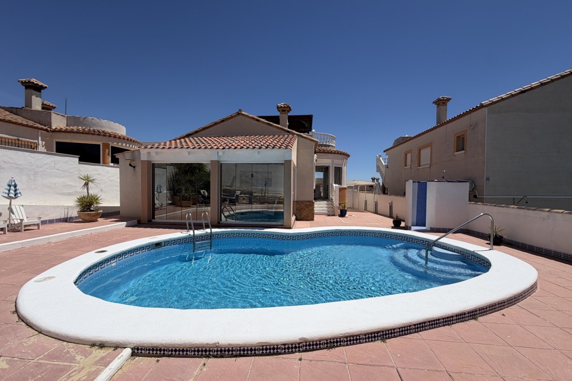 Reventa - Villa -
San Miguel de Salinas - Lake View Mansions