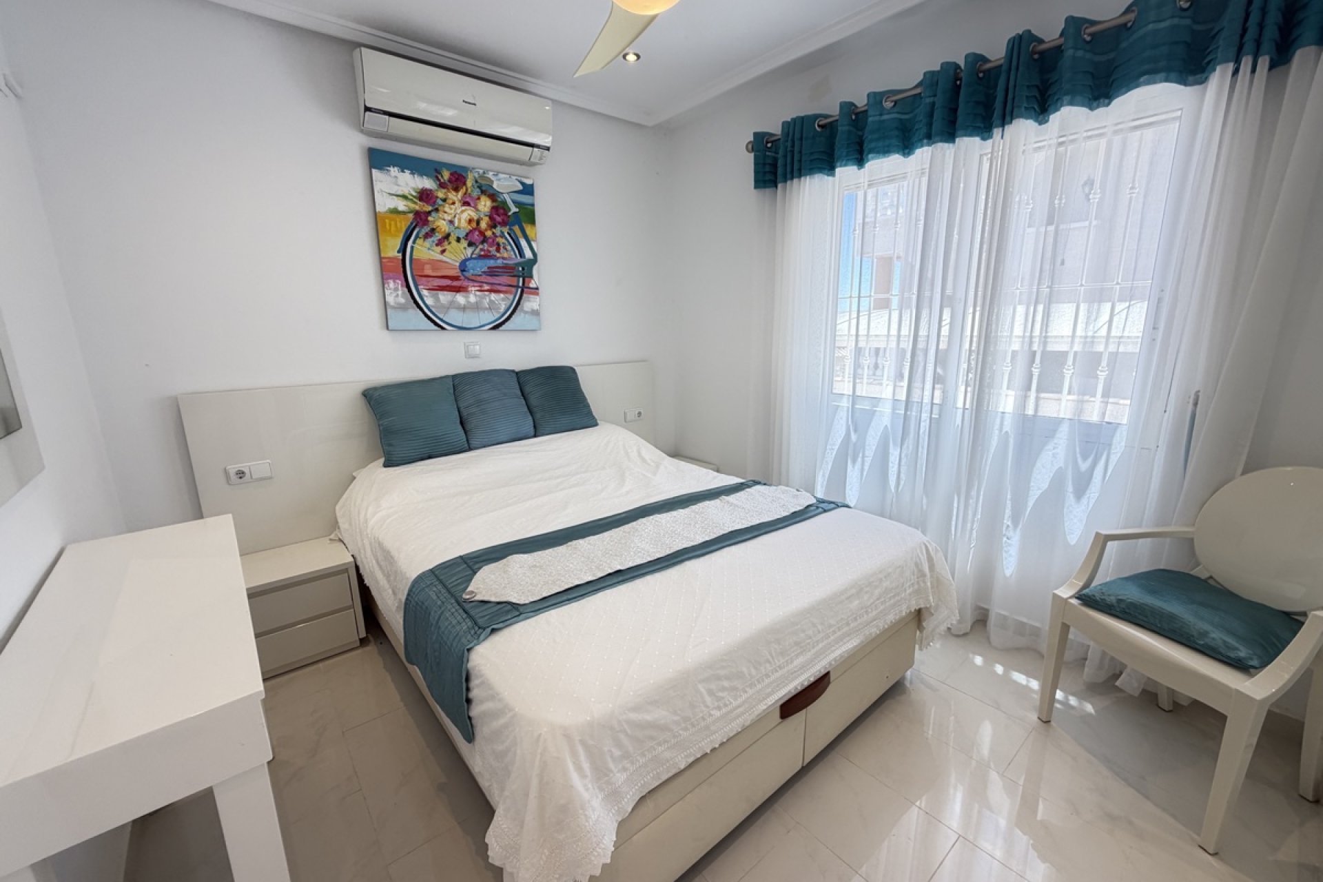 Reventa - Villa -
San Miguel de Salinas - Lake View Mansions