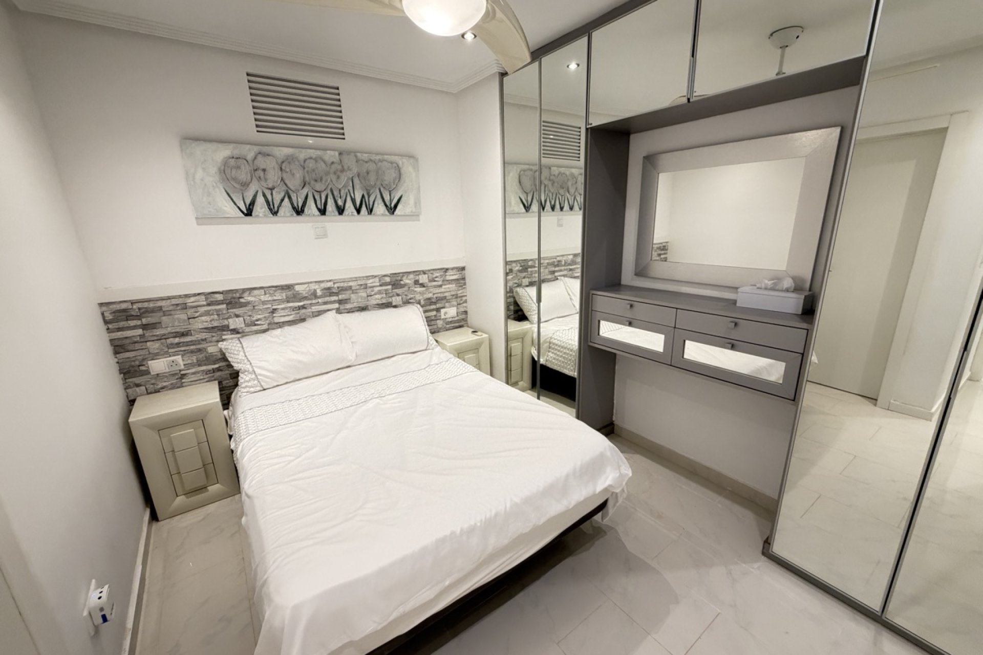 Reventa - Villa -
San Miguel de Salinas - Lake View Mansions