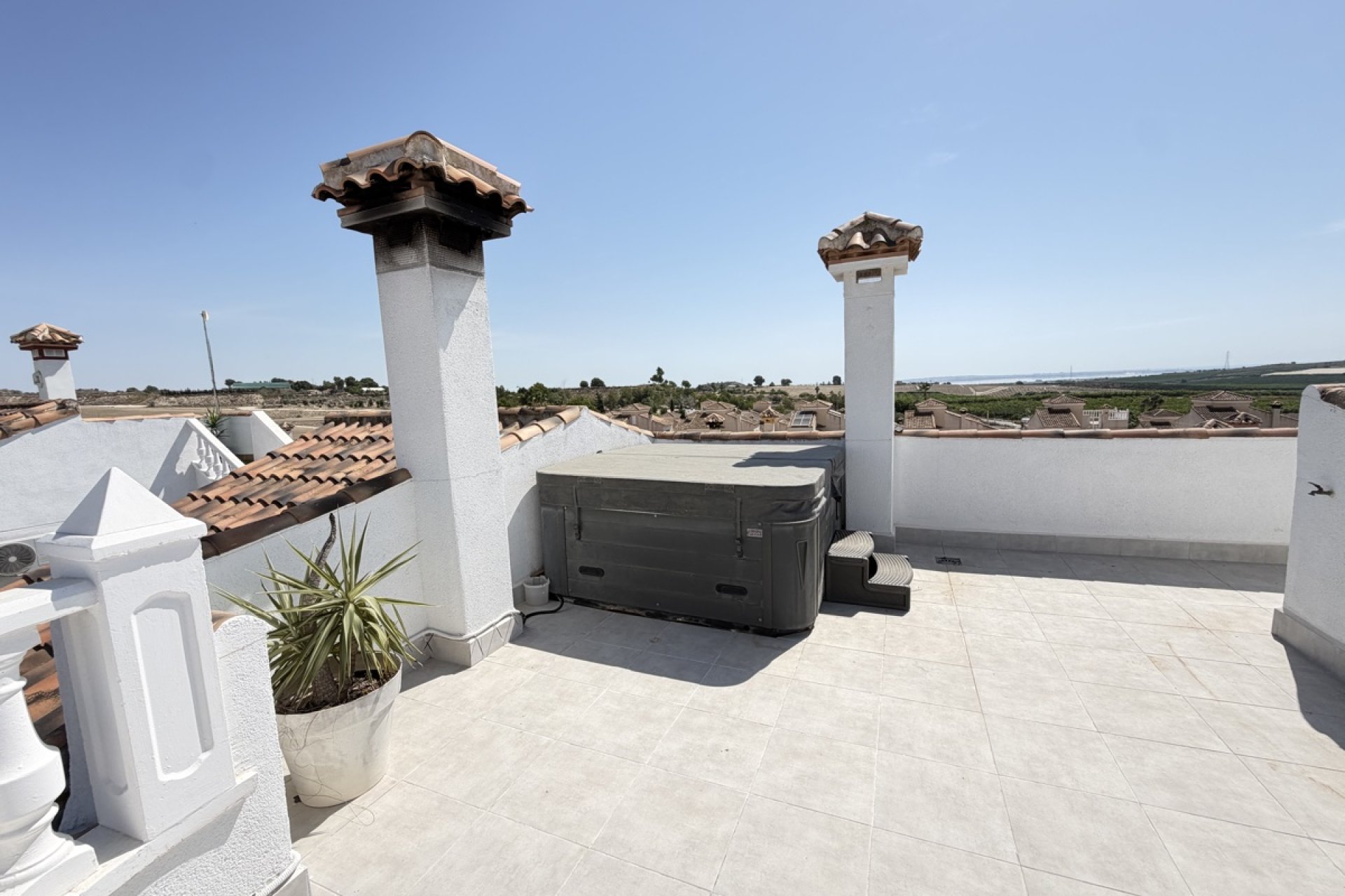 Reventa - Villa -
San Miguel de Salinas - Lake View Mansions