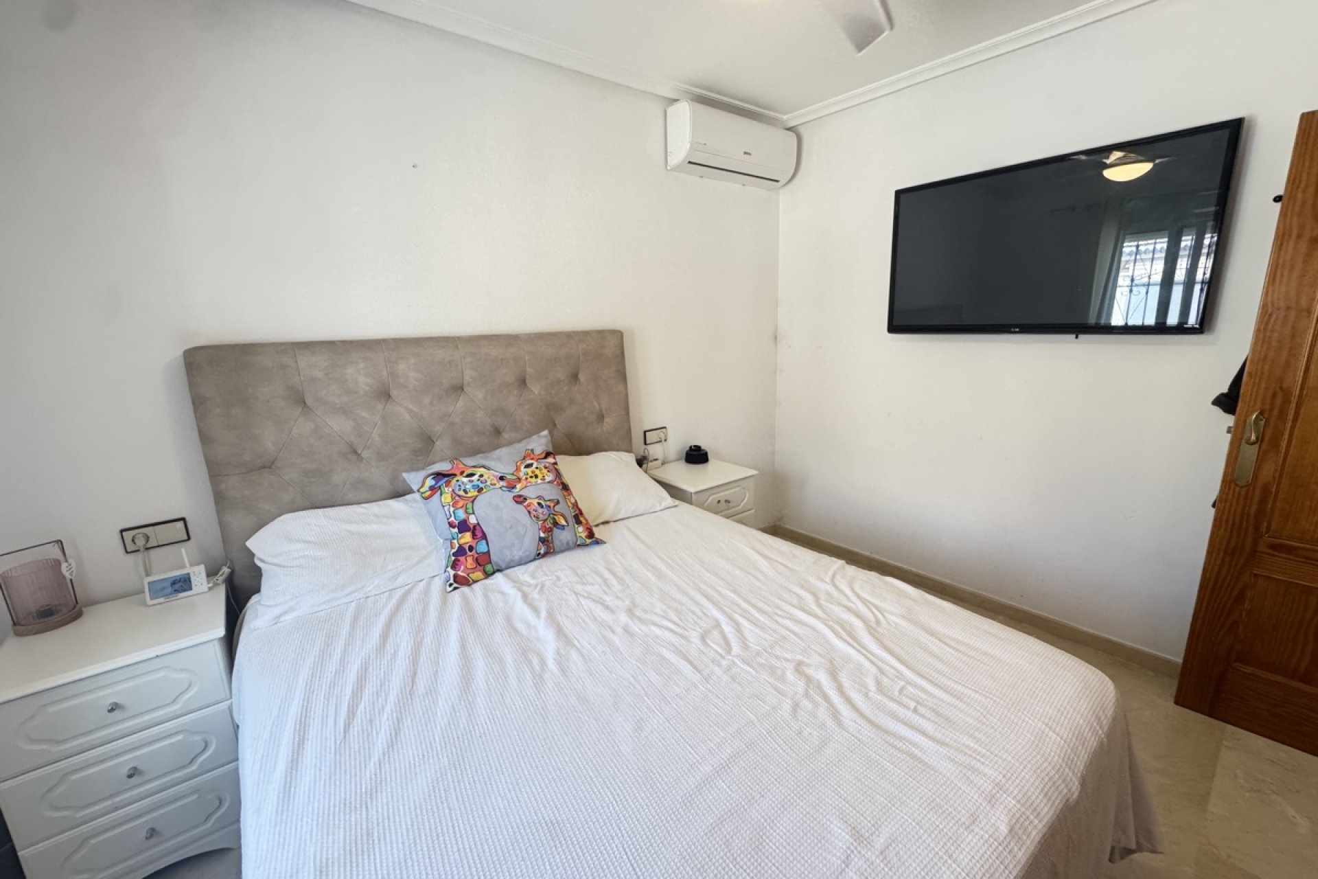 Reventa - Villa -
San Miguel de Salinas - Las Comunicaciones
