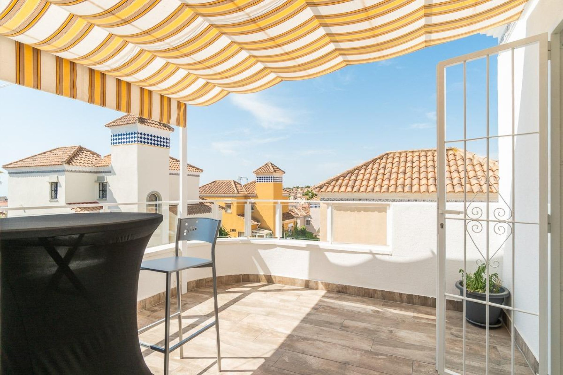 Reventa - Villa -
San Miguel de Salinas - Las filipinas