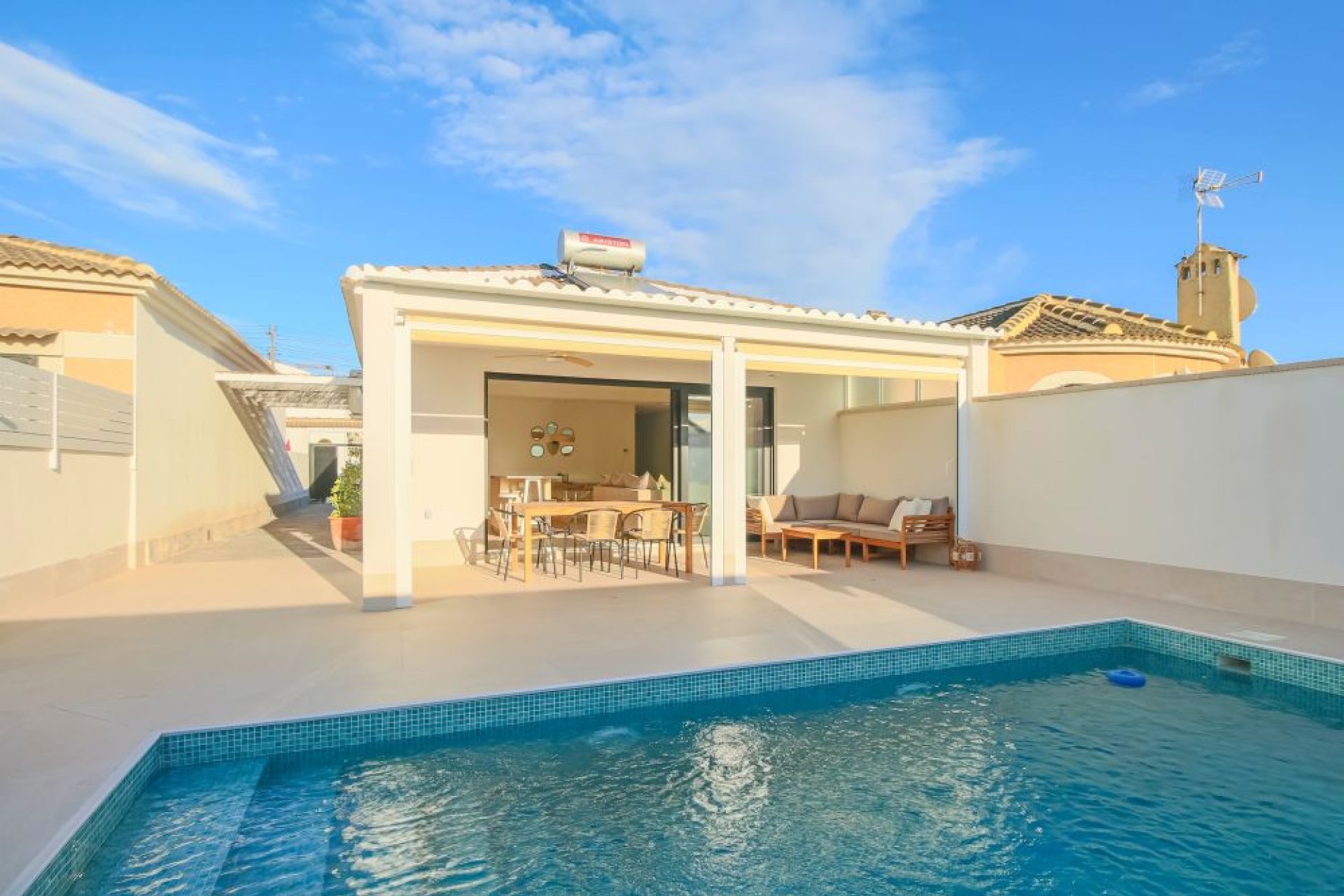 Reventa - Villa -
Torrevieja - El Chaparral