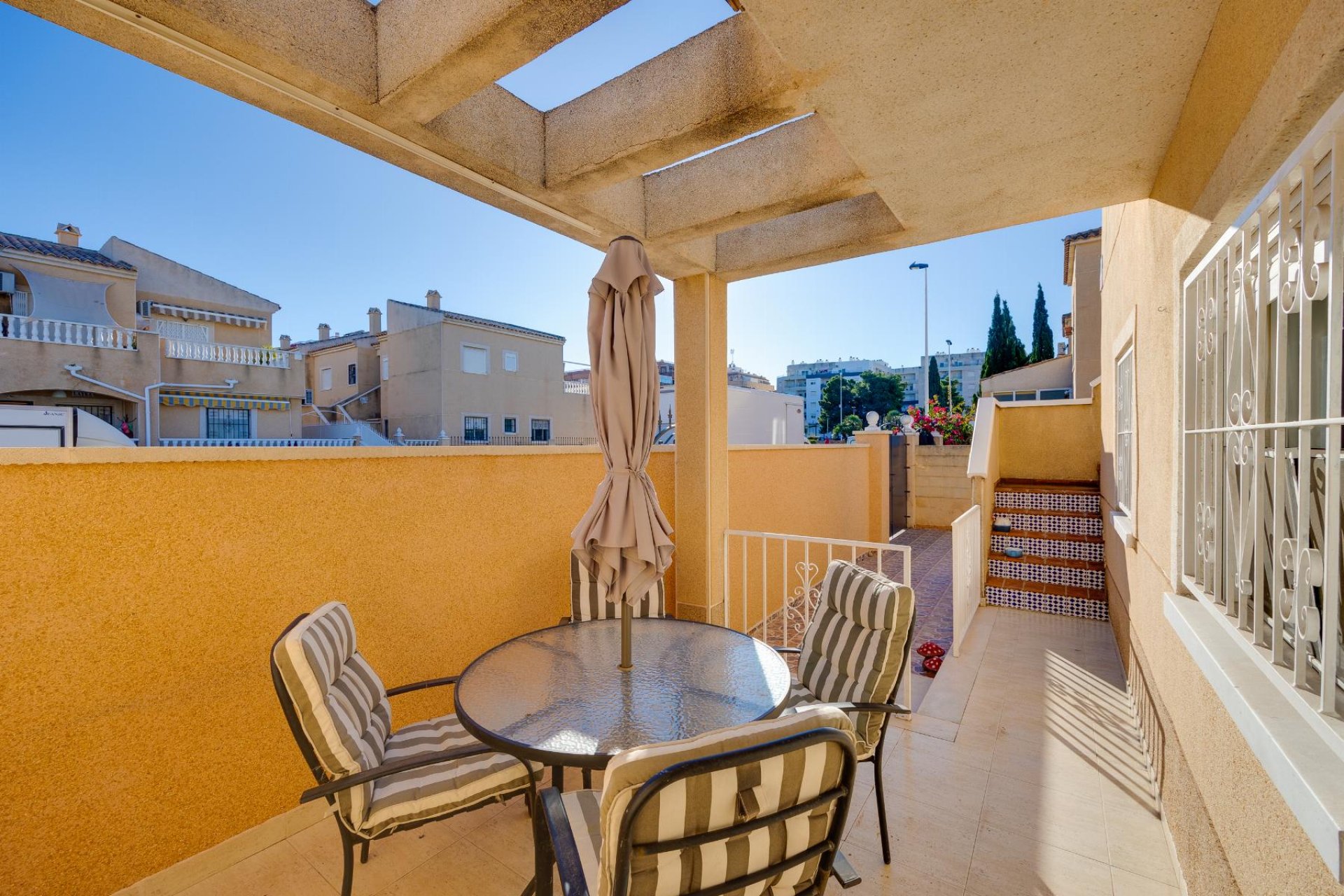 Reventa - Villa -
Torrevieja - Pueblo - Centro