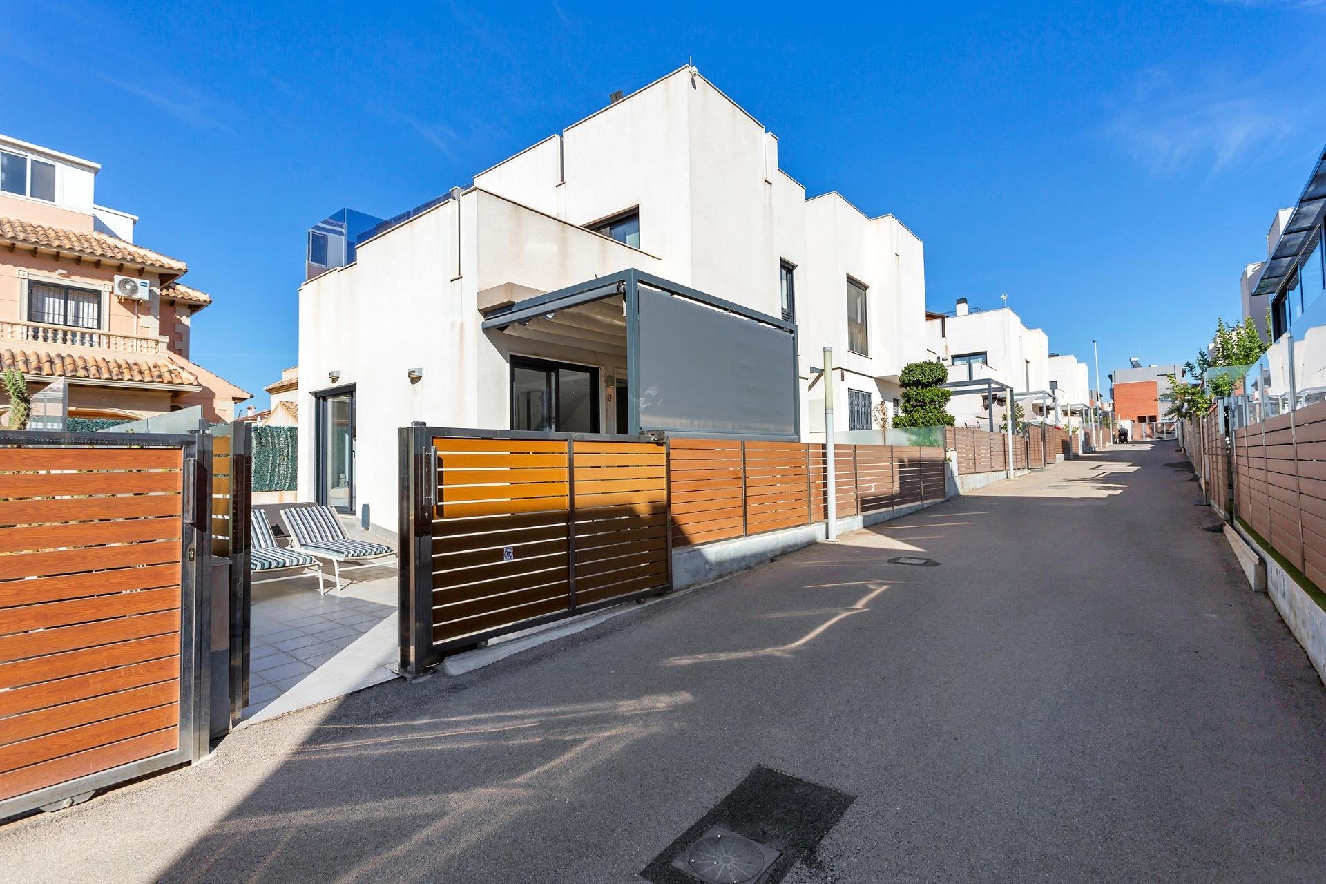 Reventa - Villa -
Torrevieja - Sector 25