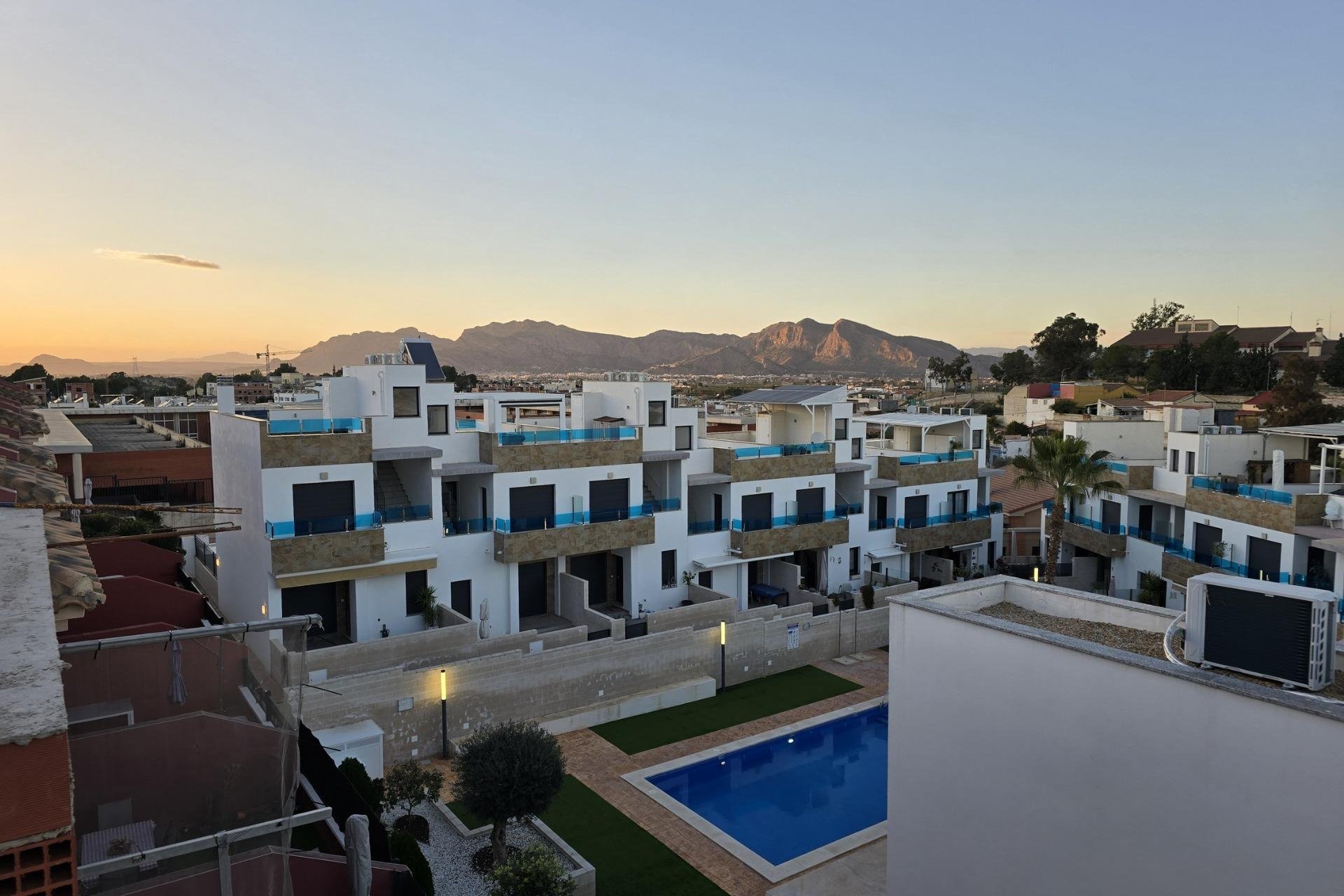 Rynek pierwotny - Dom Szeregowy -
Bigastro - pueblo