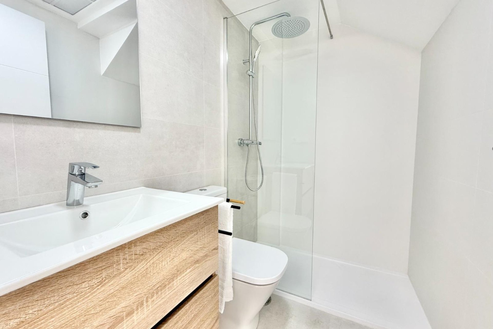 Rynek pierwotny - Dom Szeregowy -
Cox - San Fernando