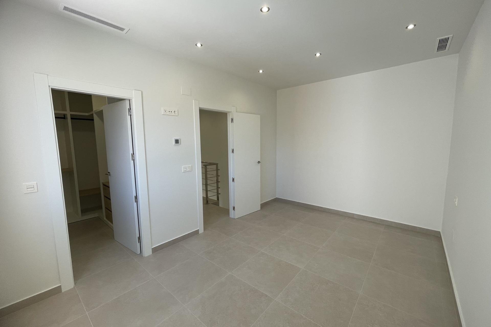 Rynek pierwotny - Willa -
Almoradí - Heredades