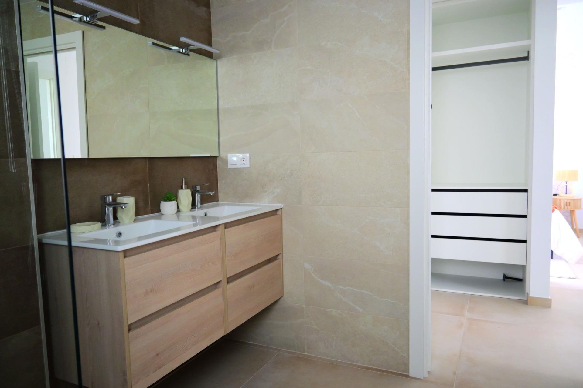 Rynek pierwotny - Willa -
Dolores - polideportivo