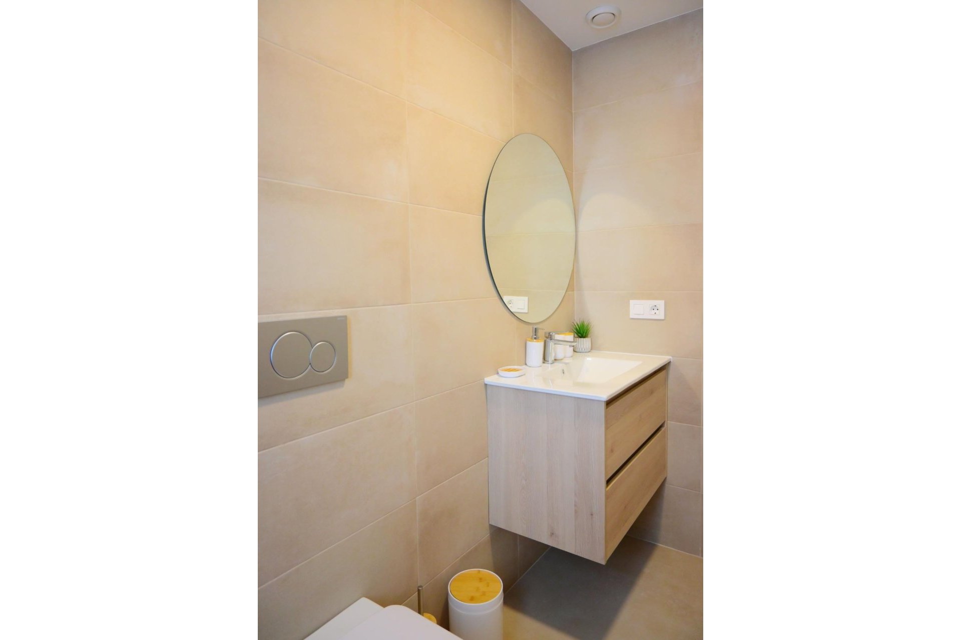 Rynek pierwotny - Willa -
Dolores - polideportivo