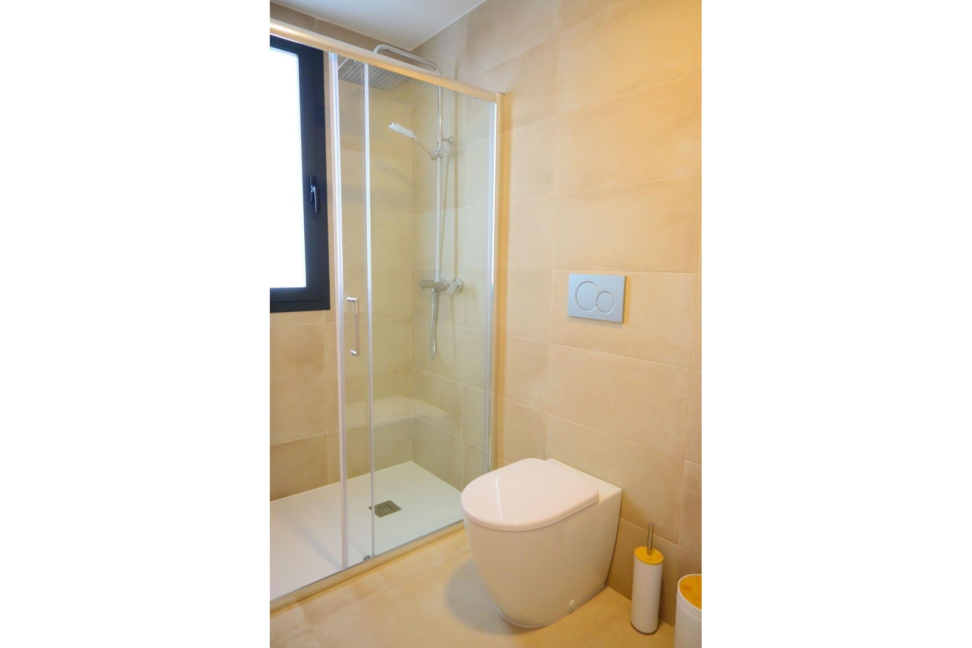 Rynek pierwotny - Willa -
Dolores - polideportivo