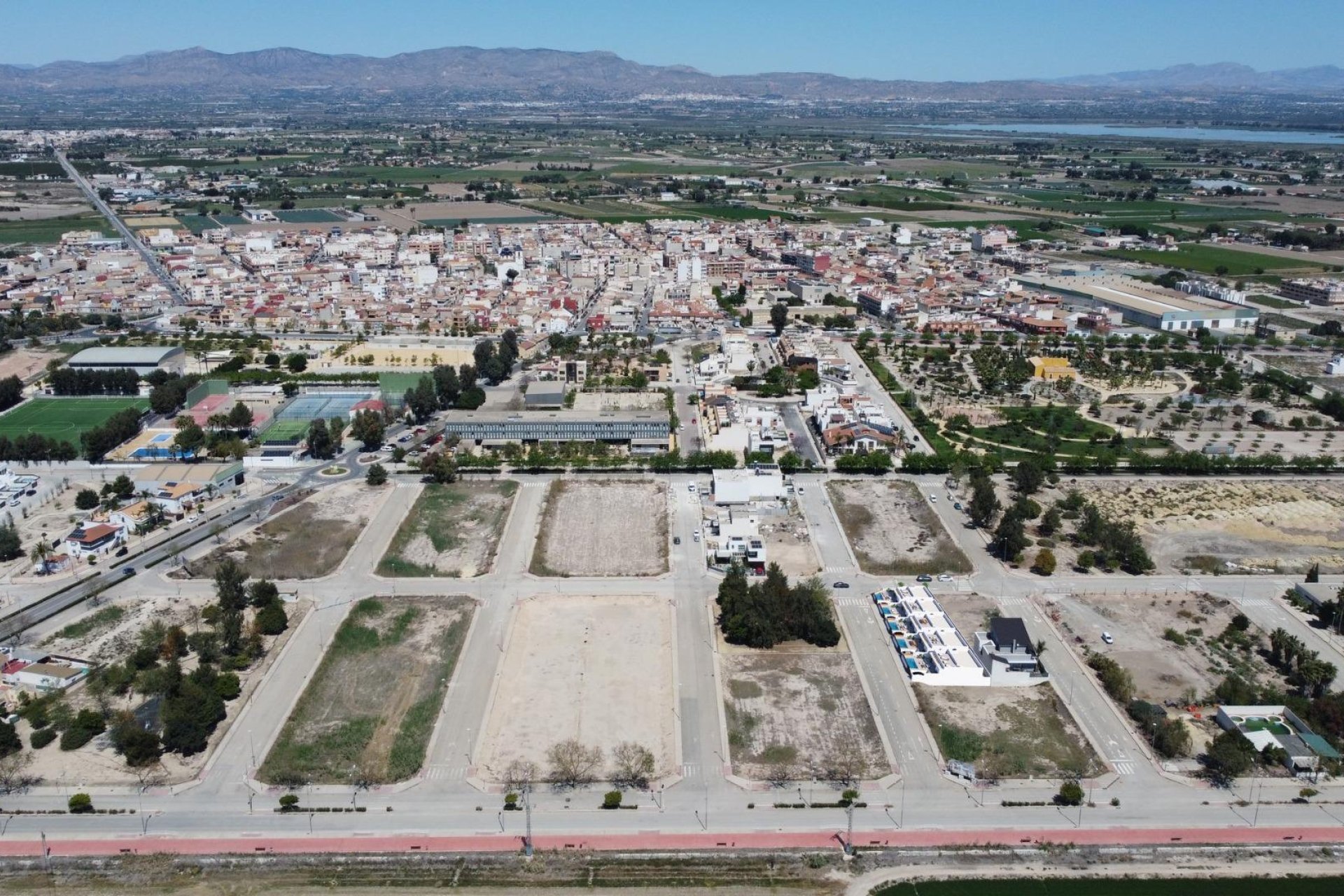 Rynek pierwotny - Willa -
Dolores - polideportivo