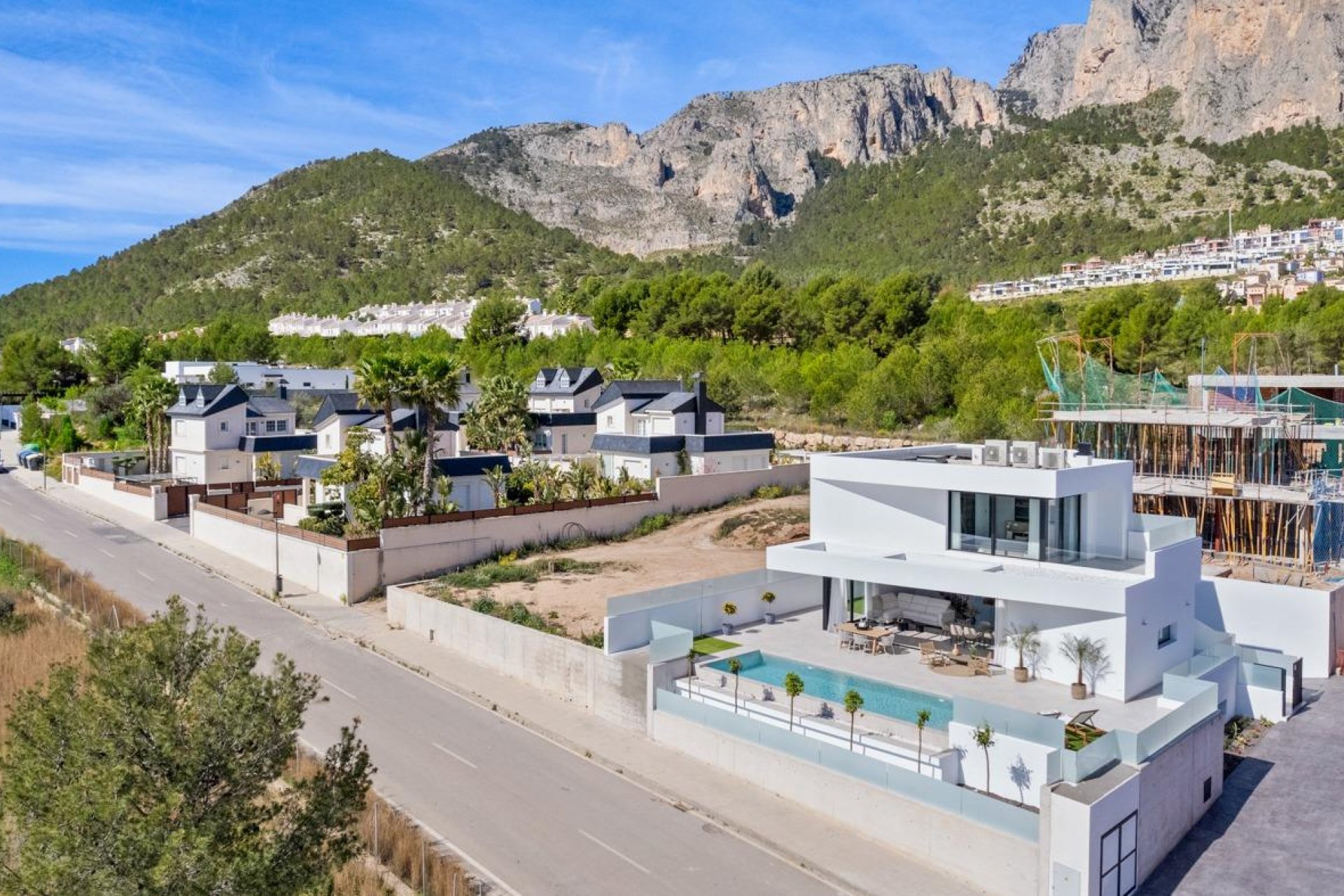 Rynek pierwotny - Willa -
Polop - Urbanizaciones