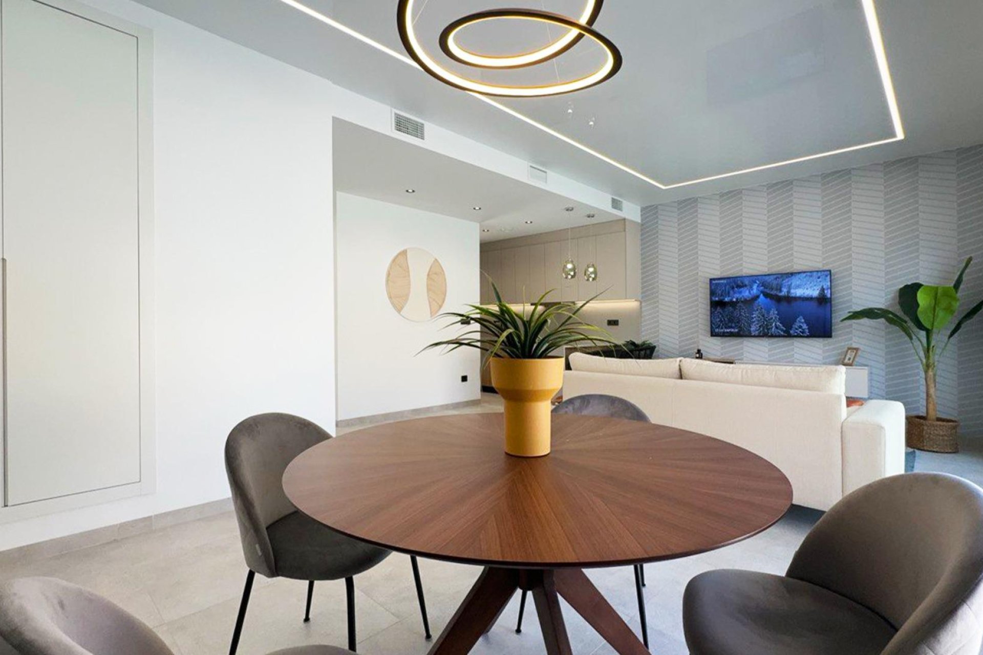 Rynek pierwotny - Willa -
San Miguel de Salinas - BLUE LAGOON