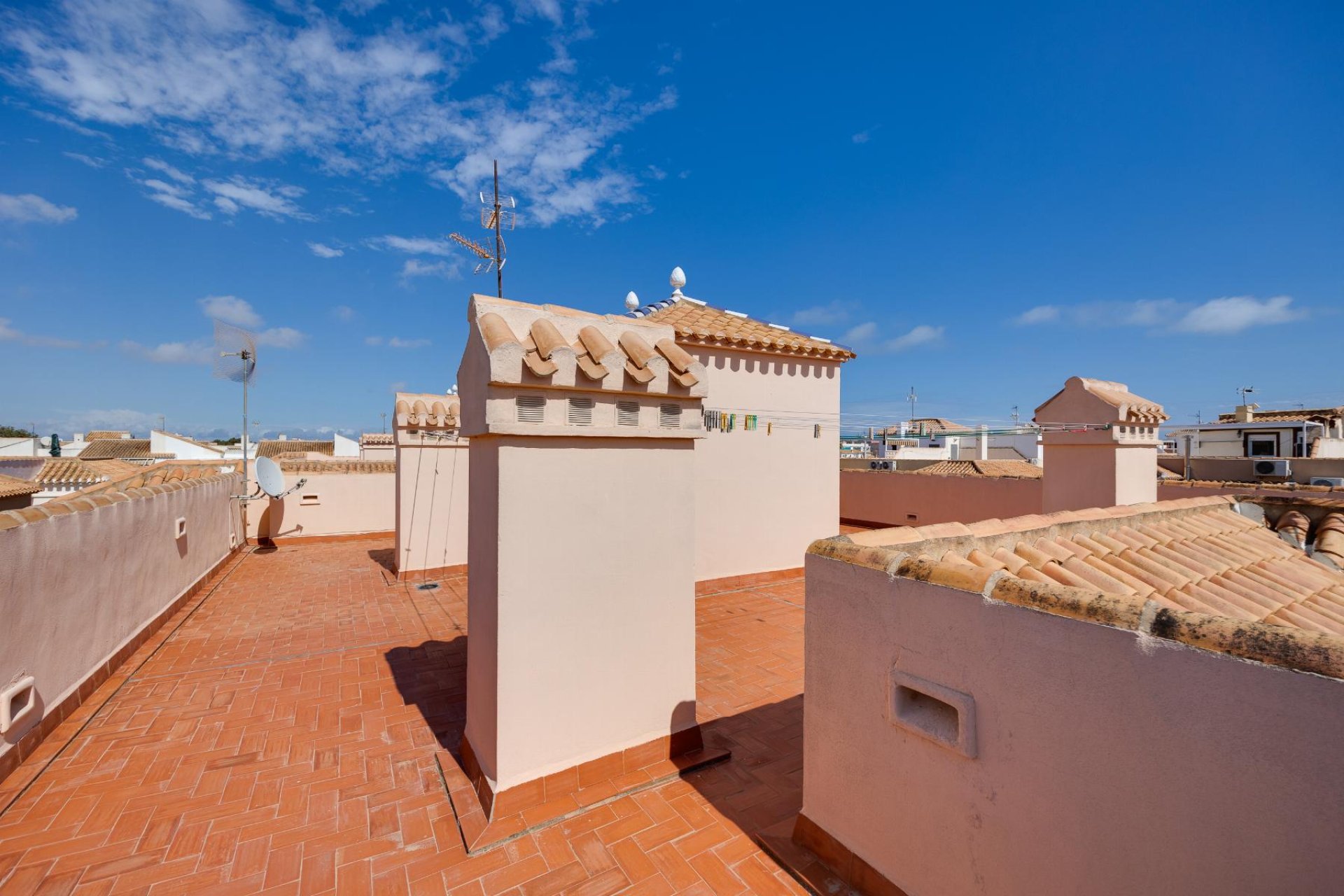 Rynek wtórny - Bungalow -
Torrevieja - Playa de los Naufragos