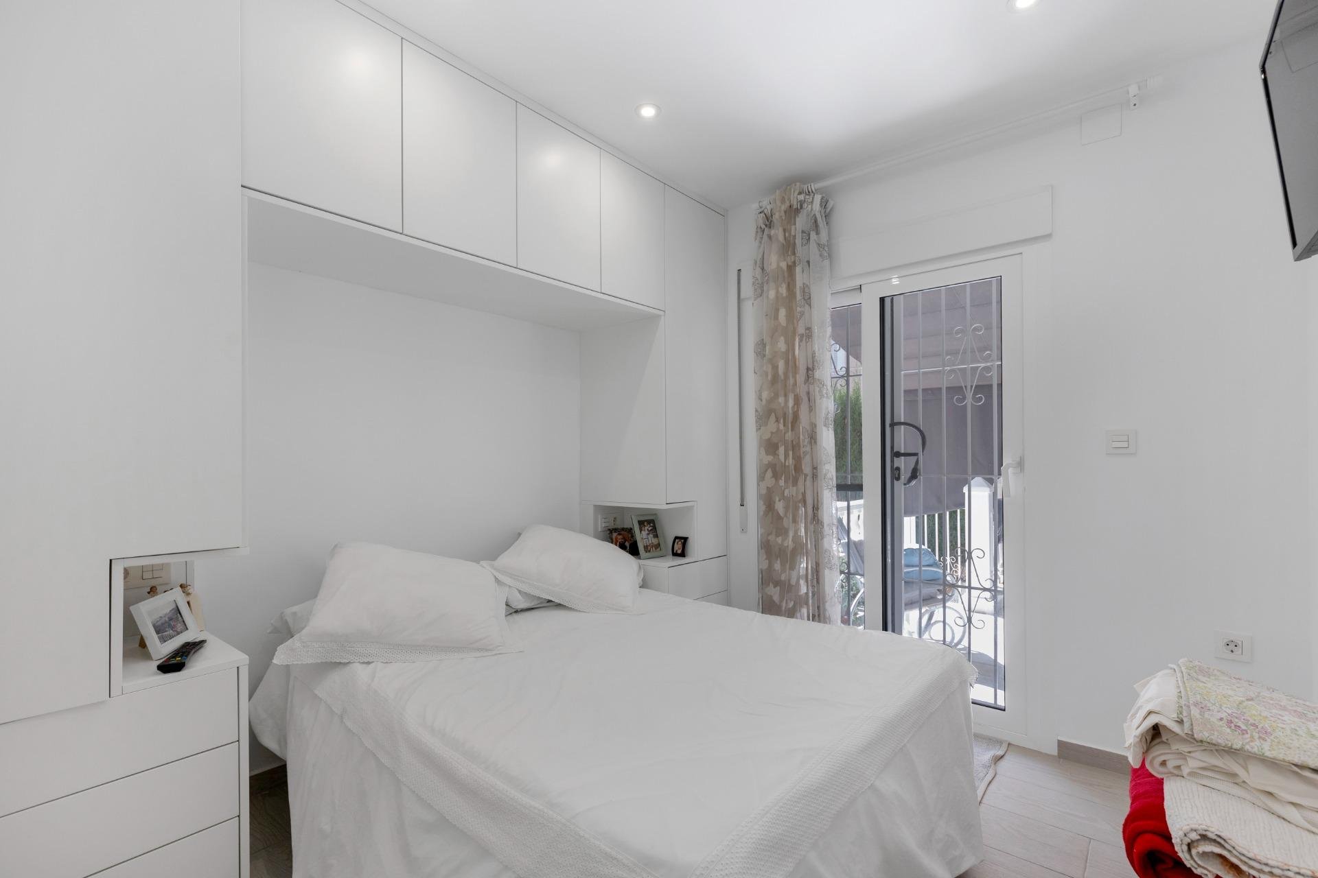 Rynek wtórny - Bungalowy -
Guardamar del Segura - Urbanizaciones