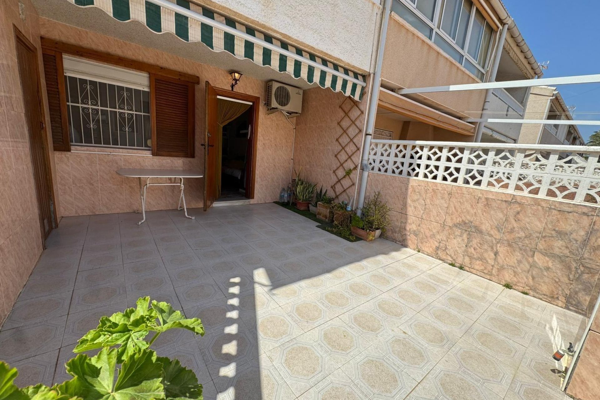 Rynek wtórny - Bungalowy -
Torrevieja - Playa de los Naufragos