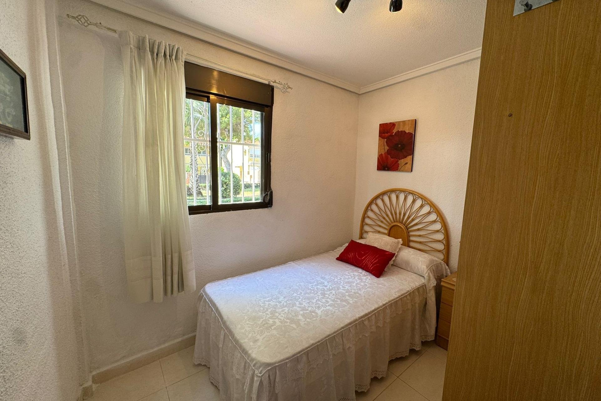 Rynek wtórny - Bungalowy -
Torrevieja - Playa de los Naufragos