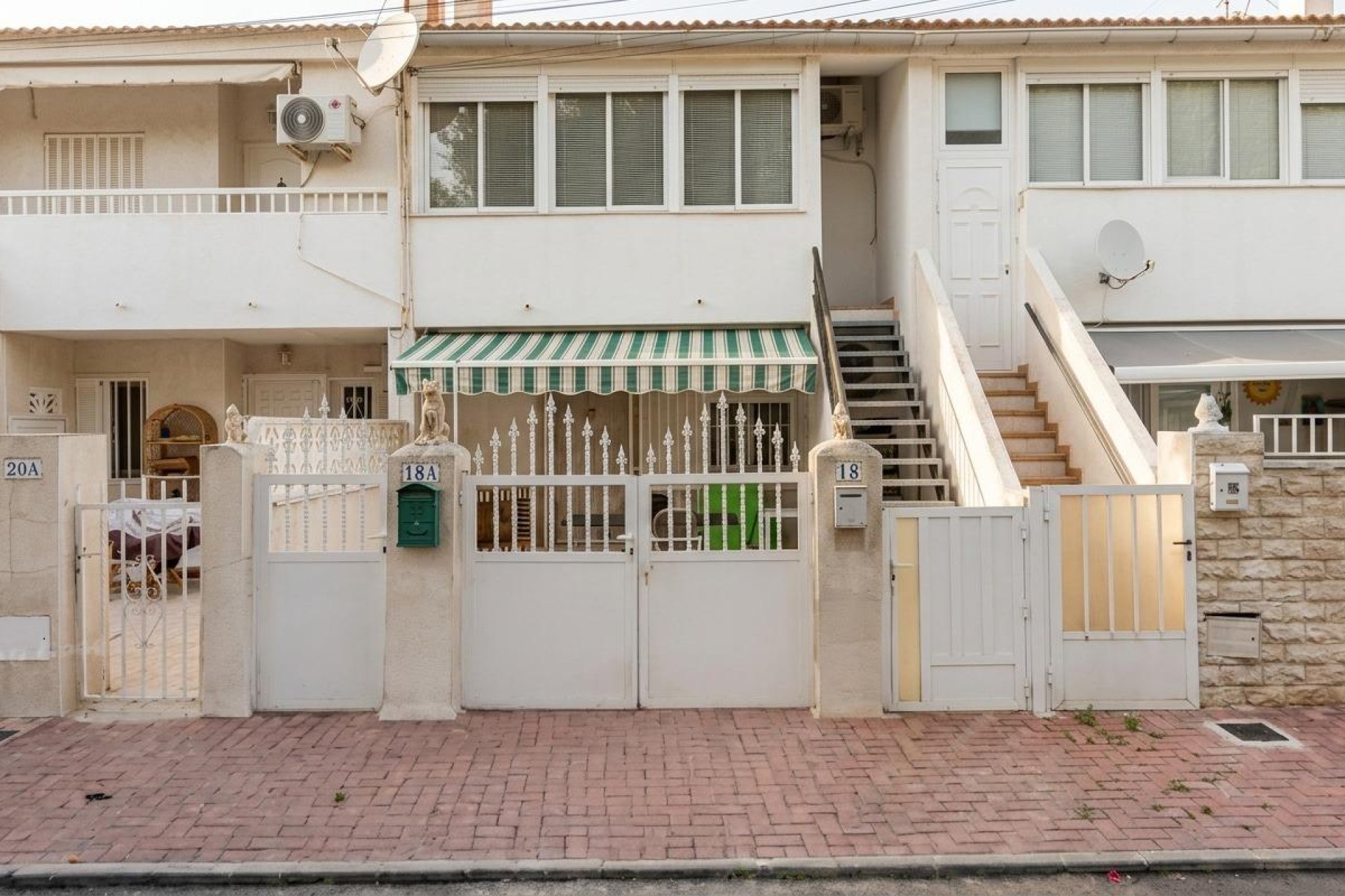 Rynek wtórny - Bungalowy -
Torrevieja - Playa de los Naufragos