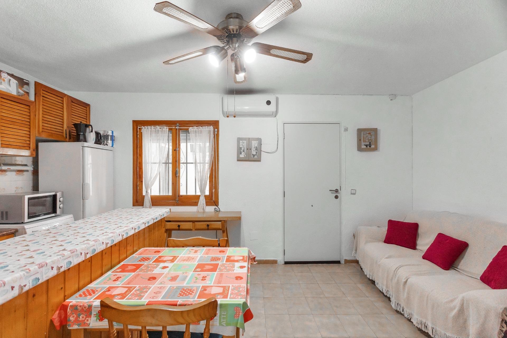 Rynek wtórny - Bungalowy -
Torrevieja - Playa de los Naufragos