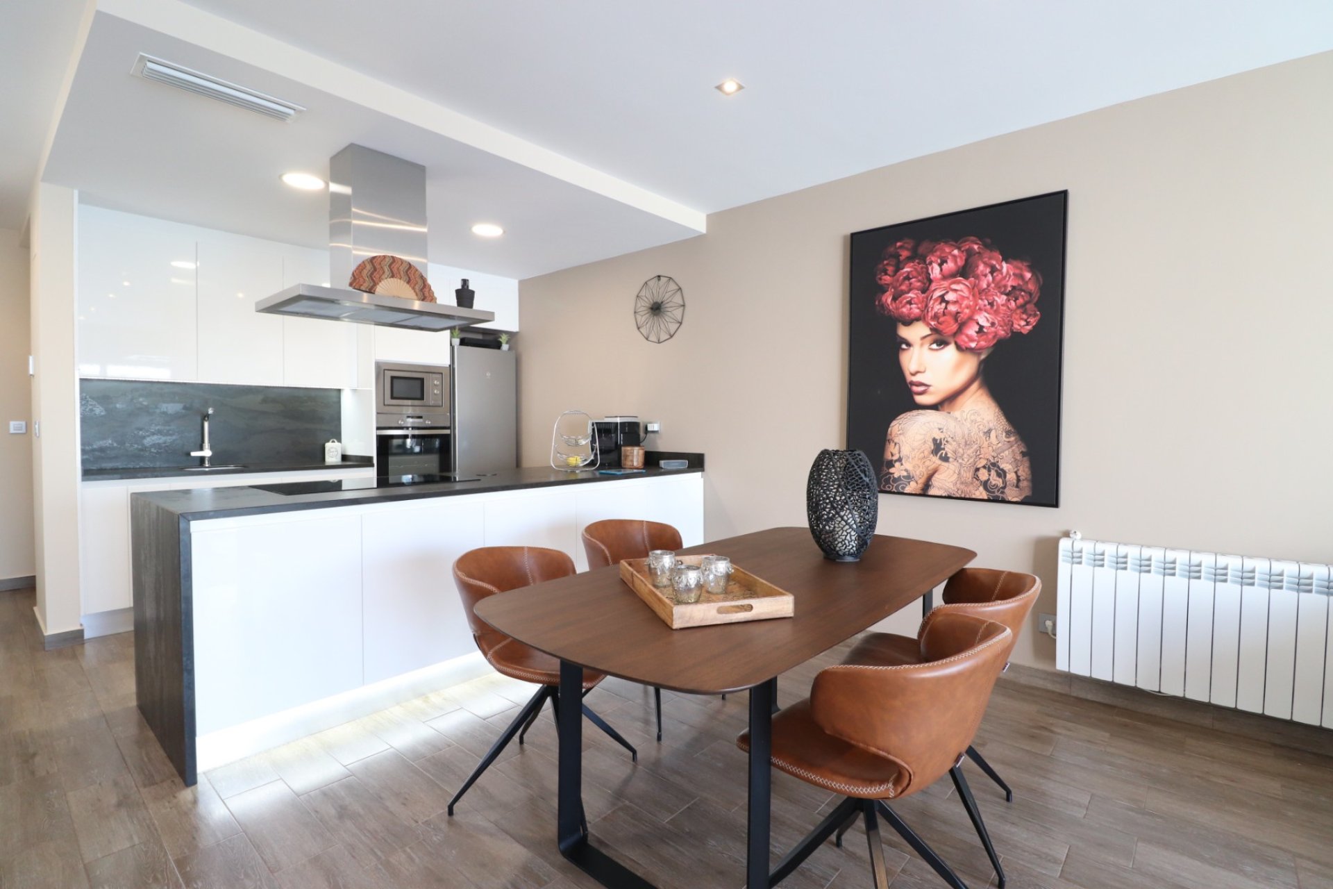 Rynek wtórny - Dom Szeregowy -
Daya Vieja - Daya Vieja - Town