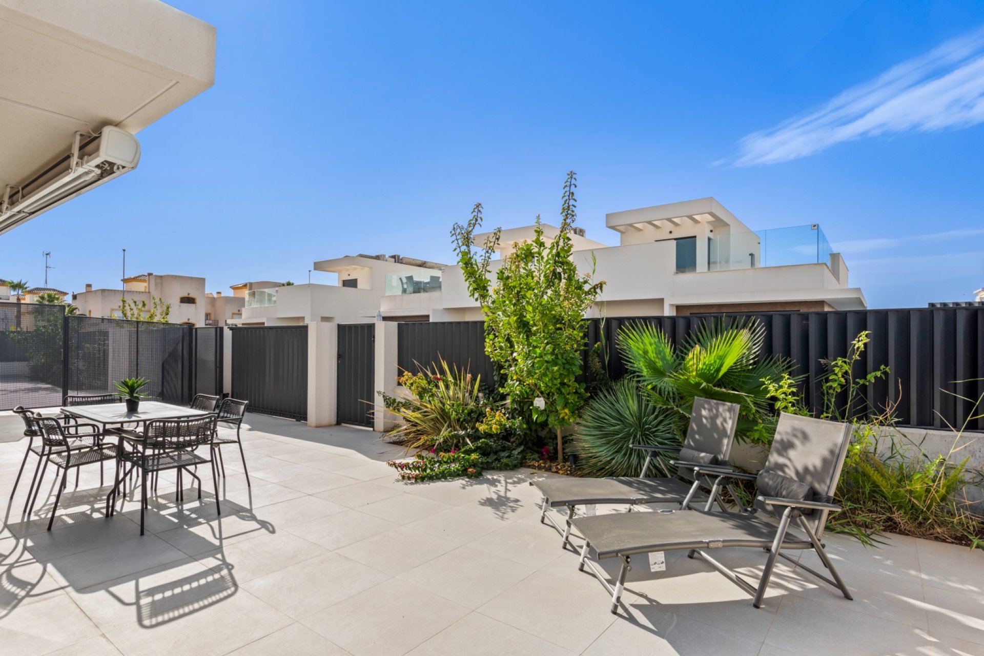 Rynek wtórny - Dom Szeregowy -
La Marina - La Marina - Urbanization