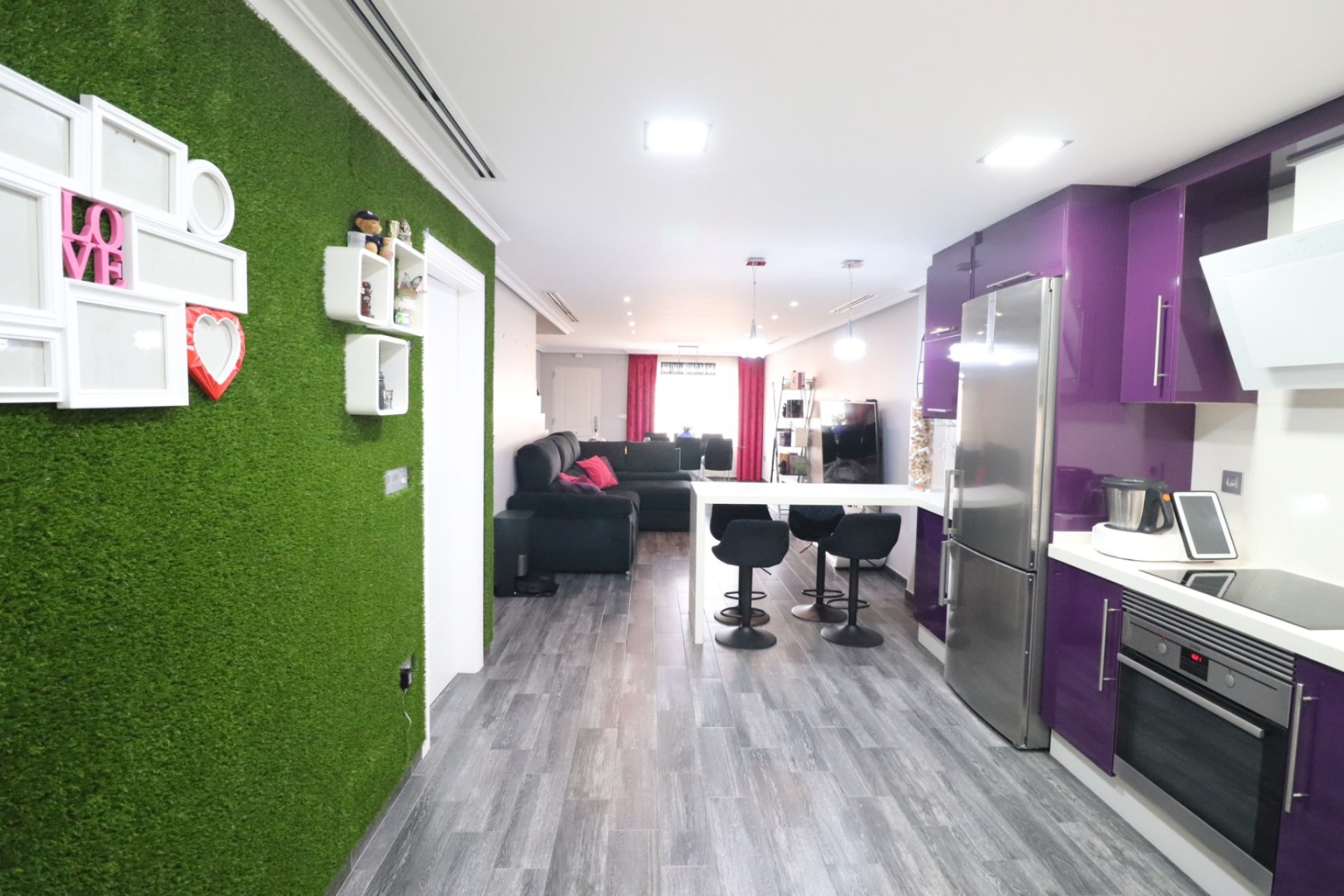 Rynek wtórny - Dom Szeregowy -
Redovan - Redovan - Town