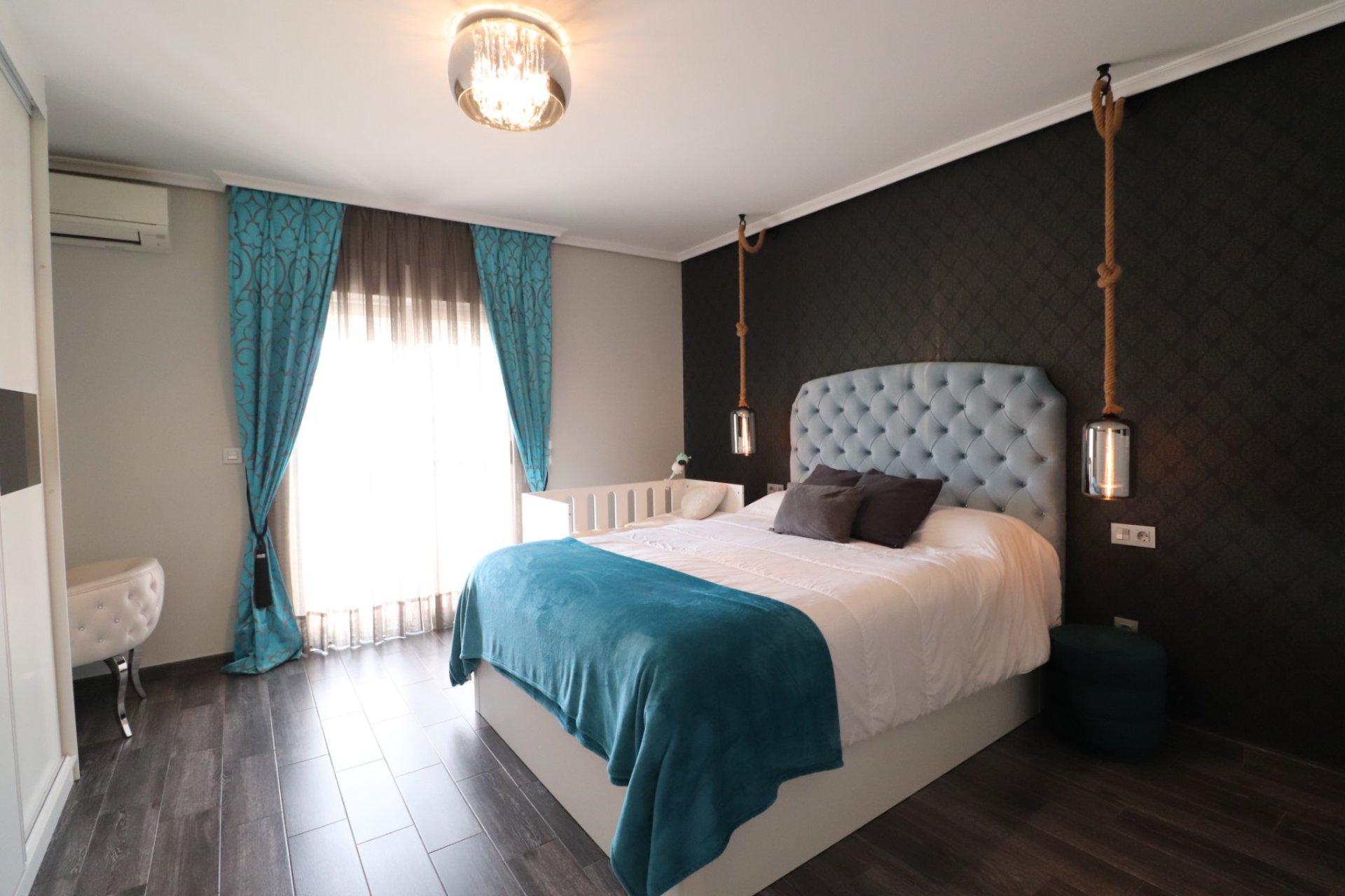 Rynek wtórny - Dom Szeregowy -
Redovan - Redovan - Town