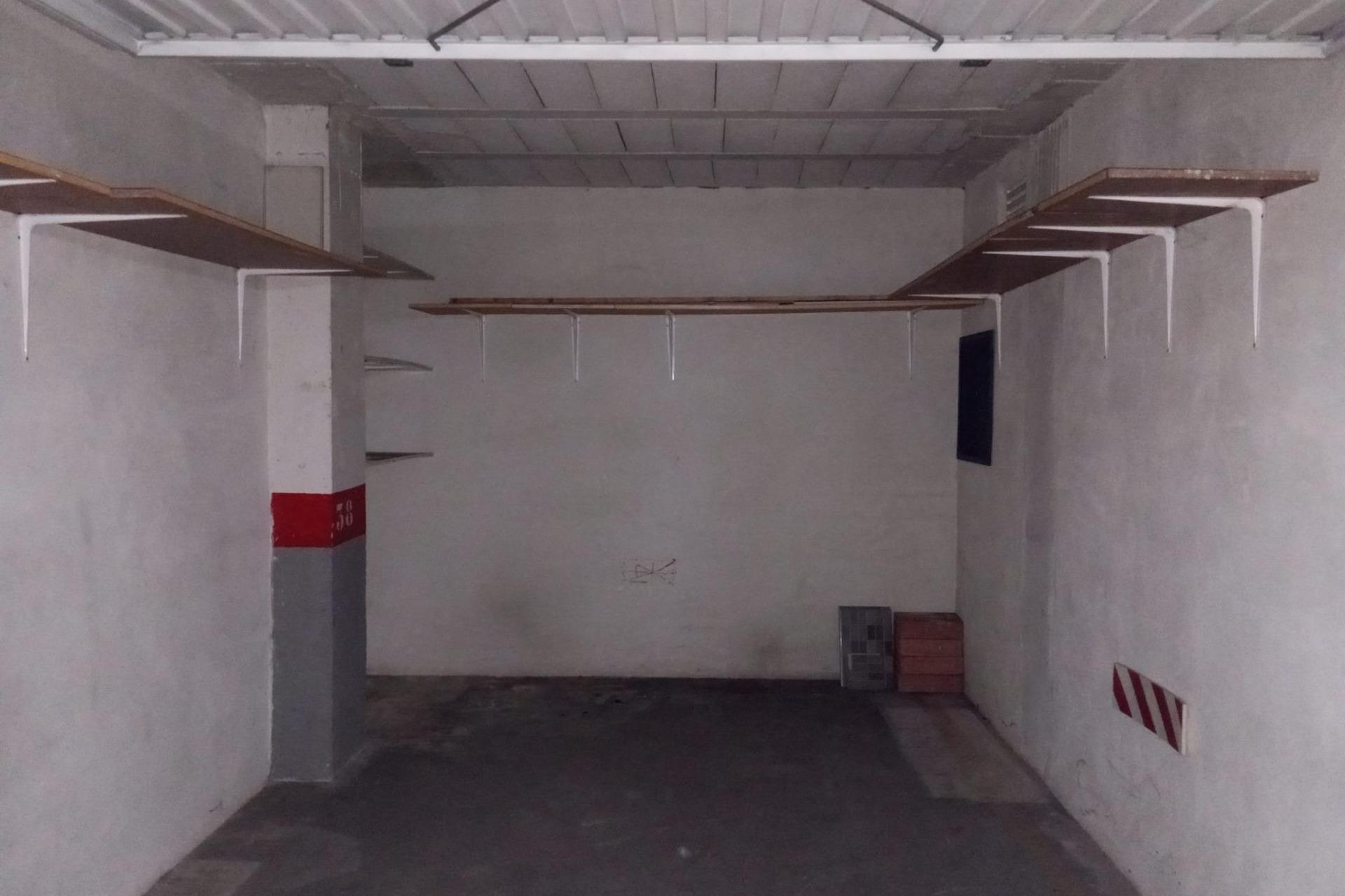 Rynek wtórny - Garaż -
Torrevieja - Estacion de autobuses