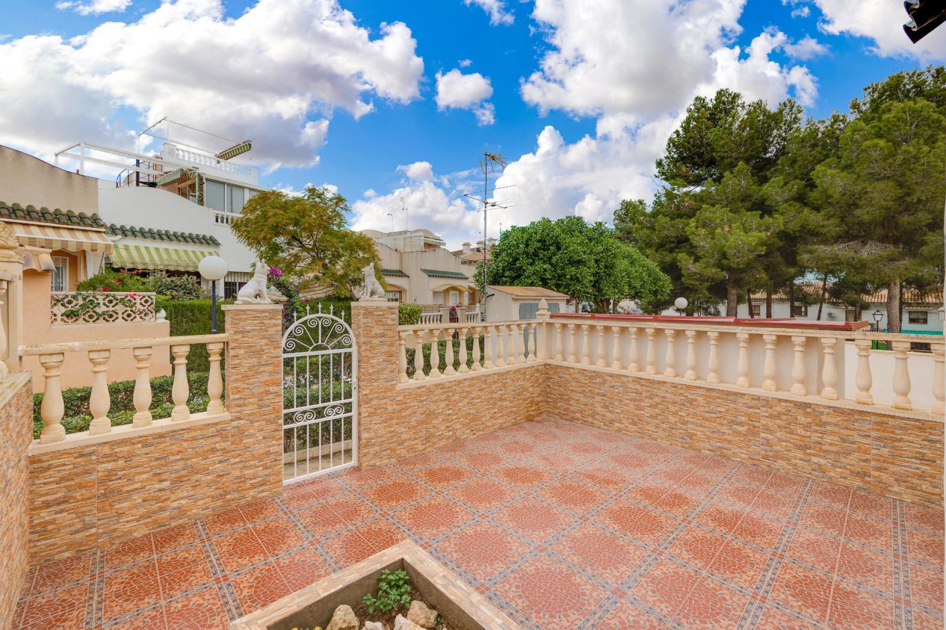 Rynek wtórny - Kamienica -
Torrevieja - Los balcones