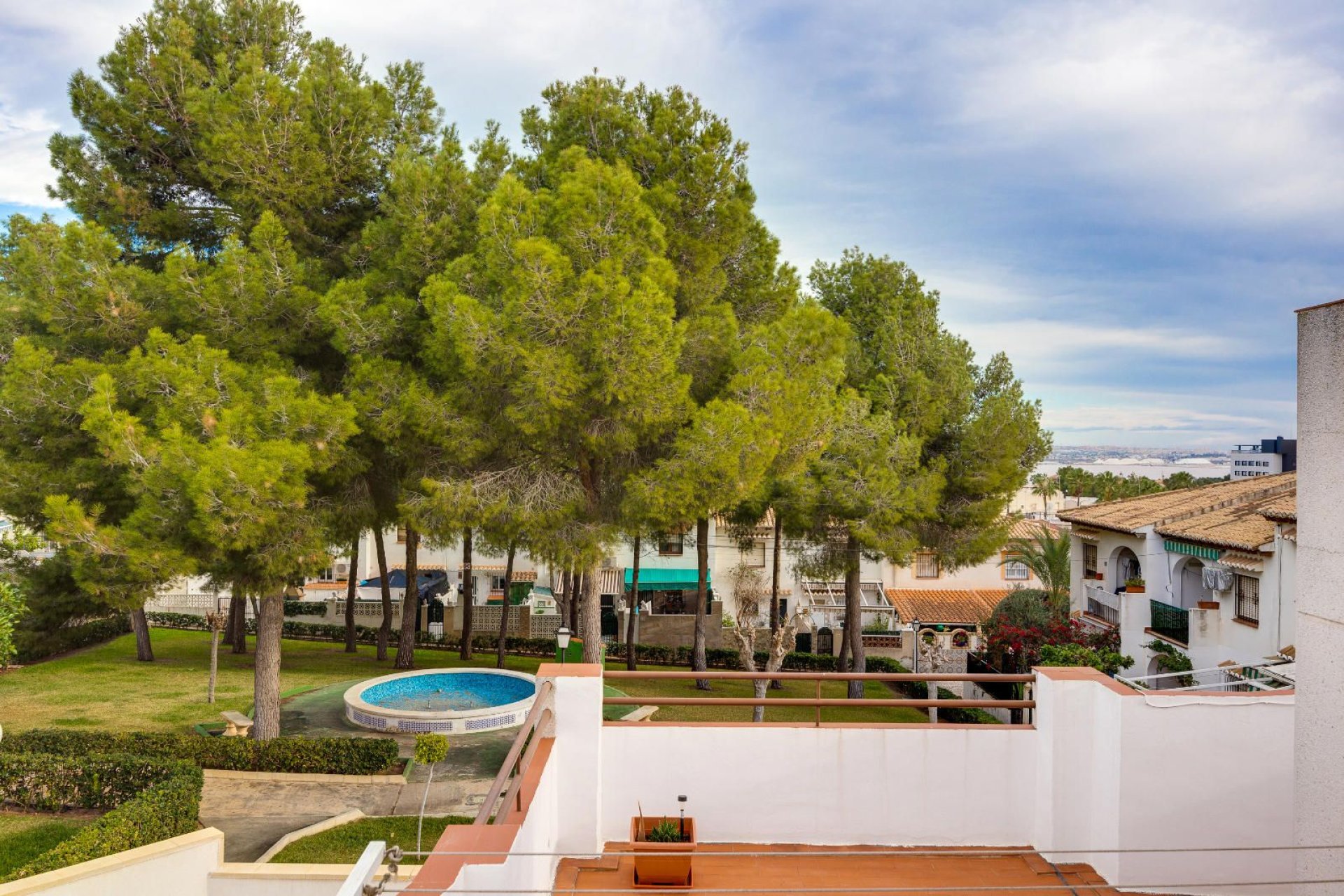 Rynek wtórny - Kamienica -
Torrevieja - Los balcones