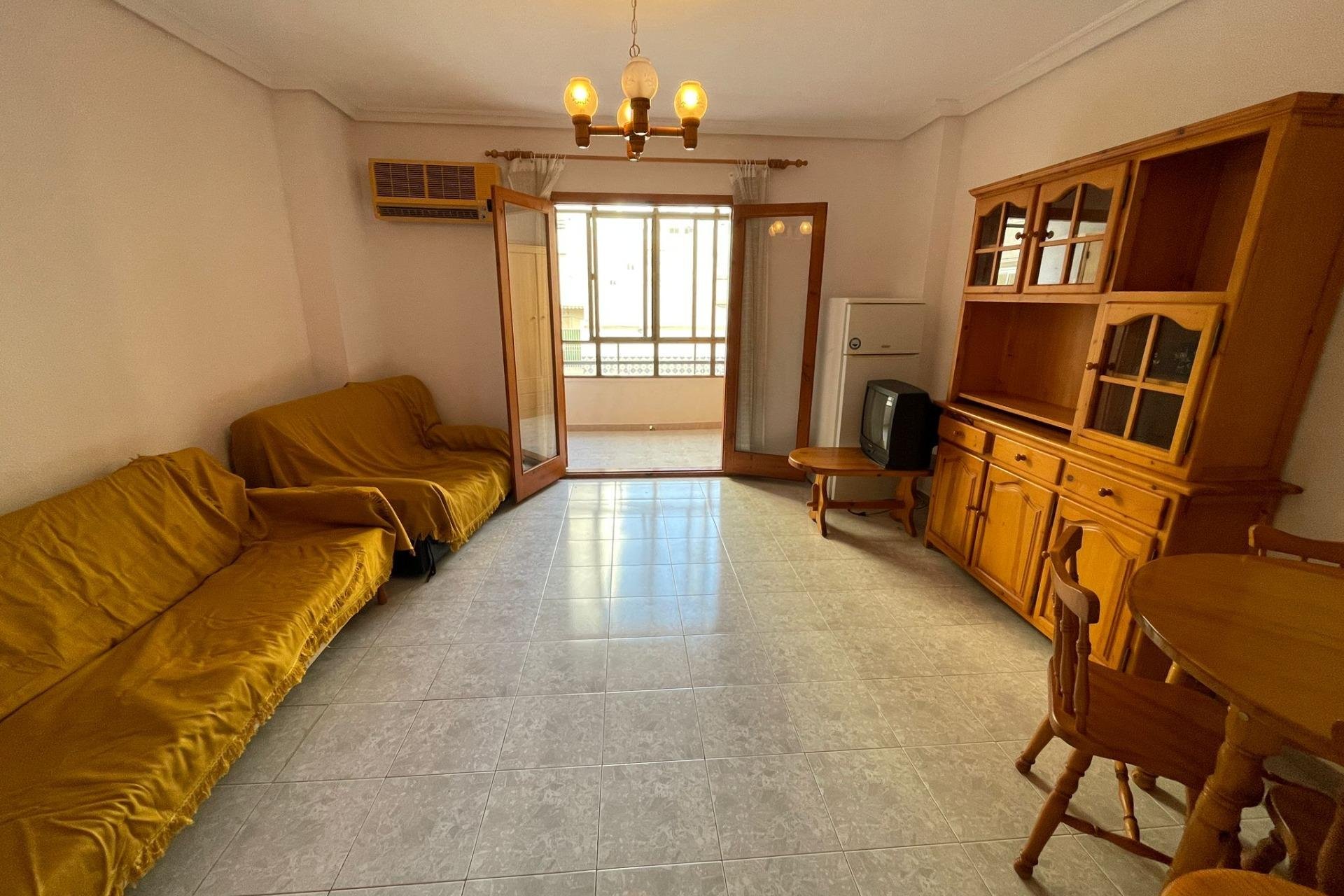 Rynek wtórny - Kawalerka -
Torrevieja - Estacion de autobuses