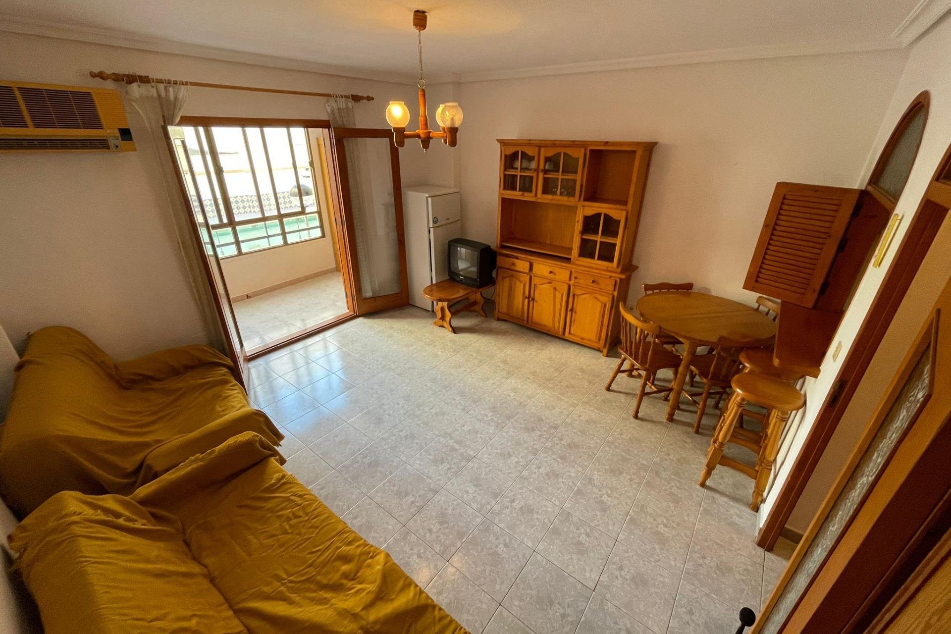 Rynek wtórny - Kawalerka -
Torrevieja - Estacion de autobuses