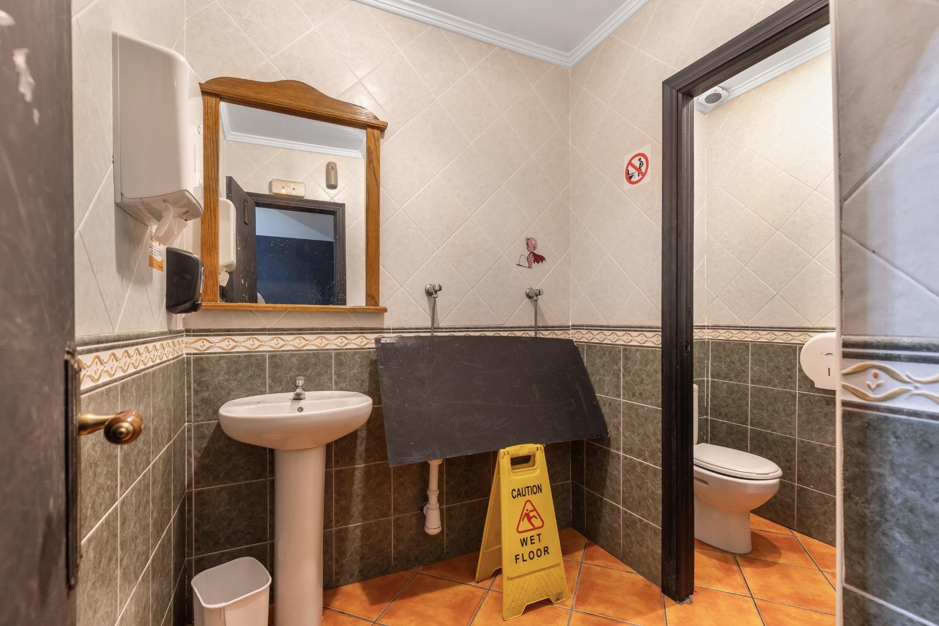 Rynek wtórny - Lokal handlowy -
Torrevieja - Estacion de autobuses