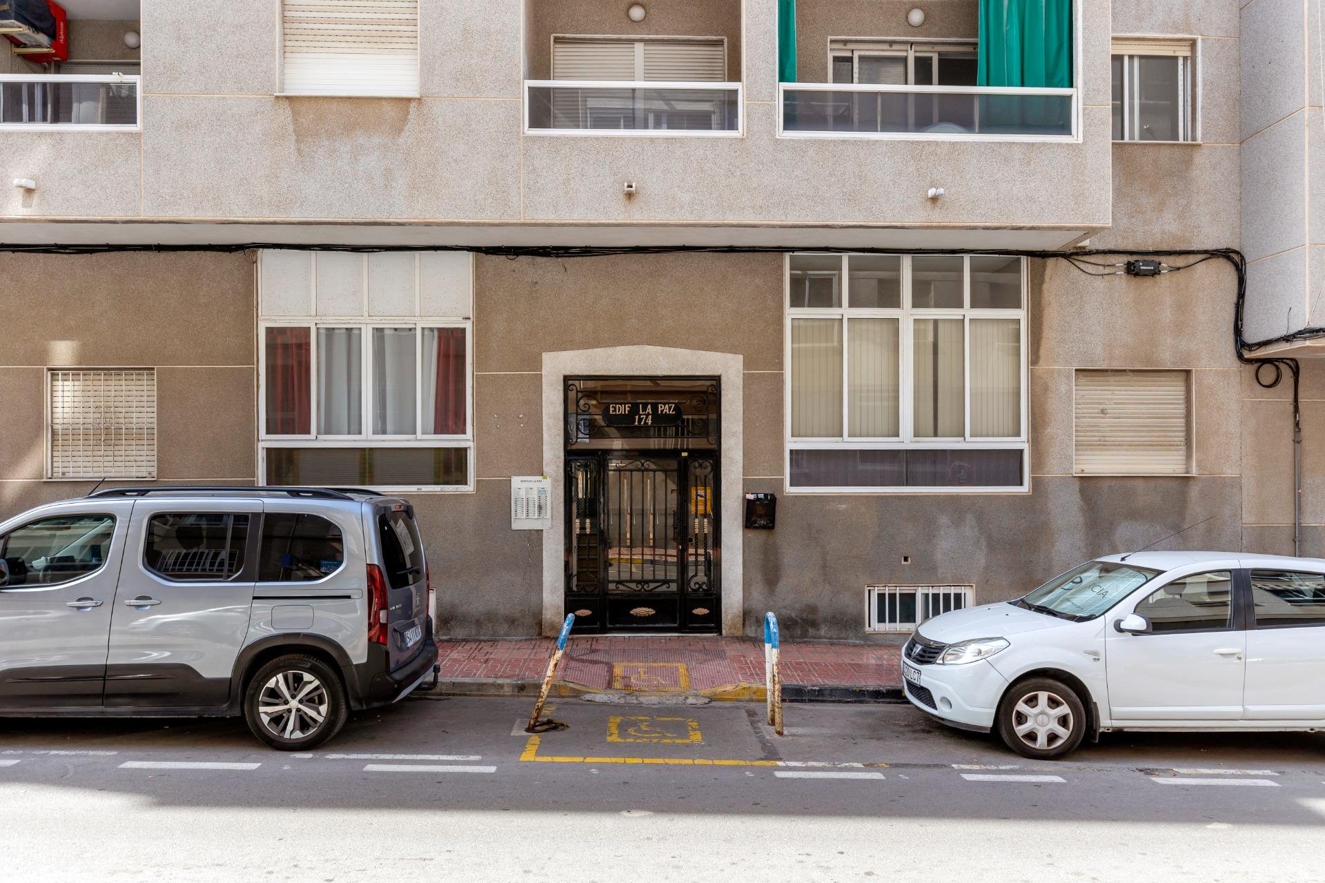 Rynek wtórny - Mieszkanie  -
Torrevieja - Paseo maritimo