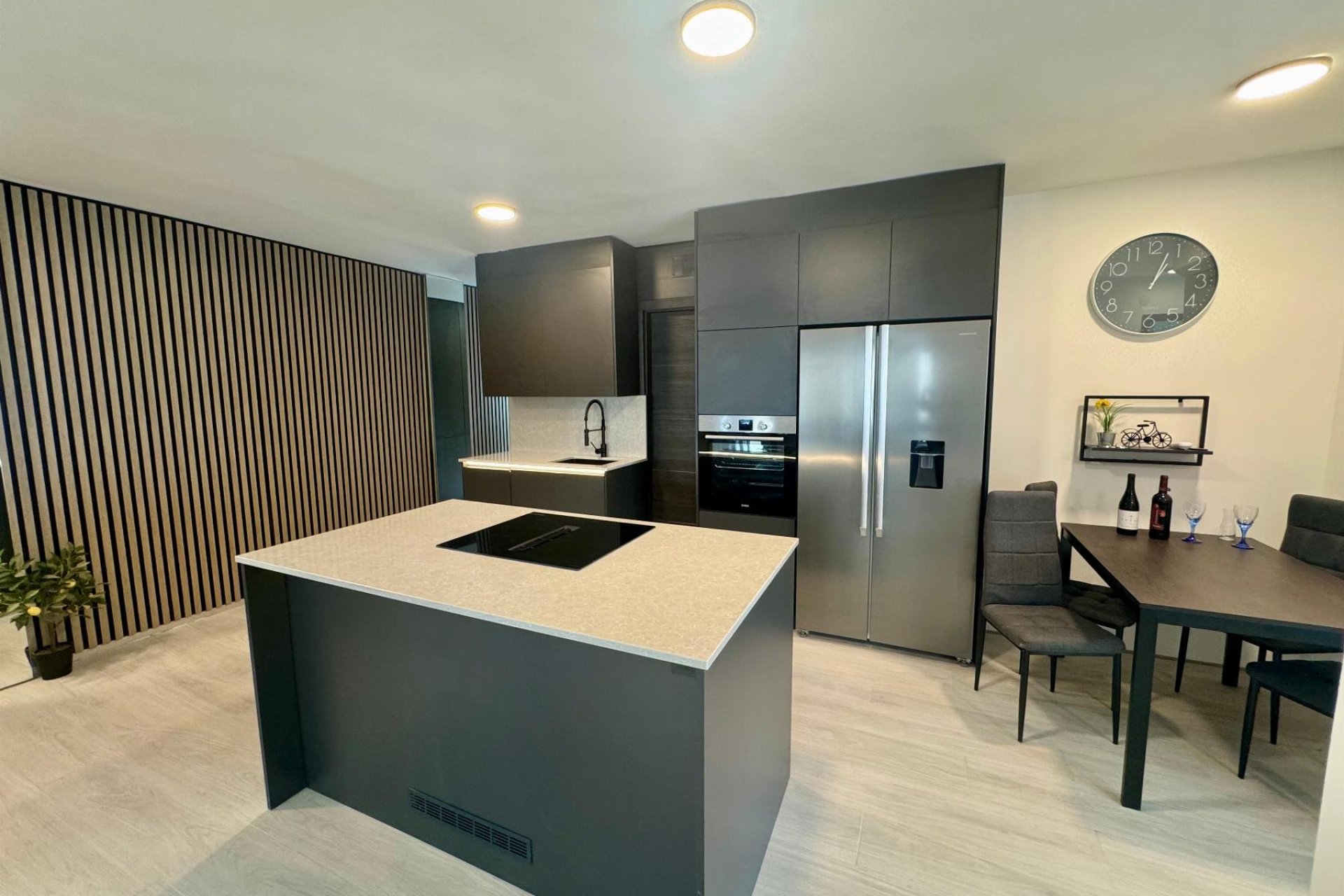 Rynek wtórny - Mieszkanie  -
Torrevieja - Paseo maritimo