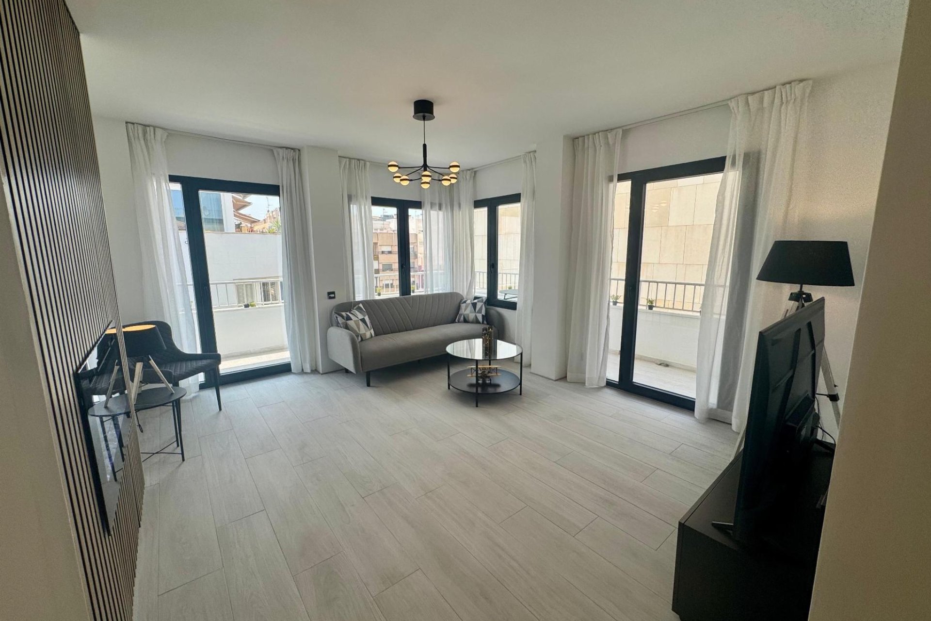 Rynek wtórny - Mieszkanie  -
Torrevieja - Paseo maritimo