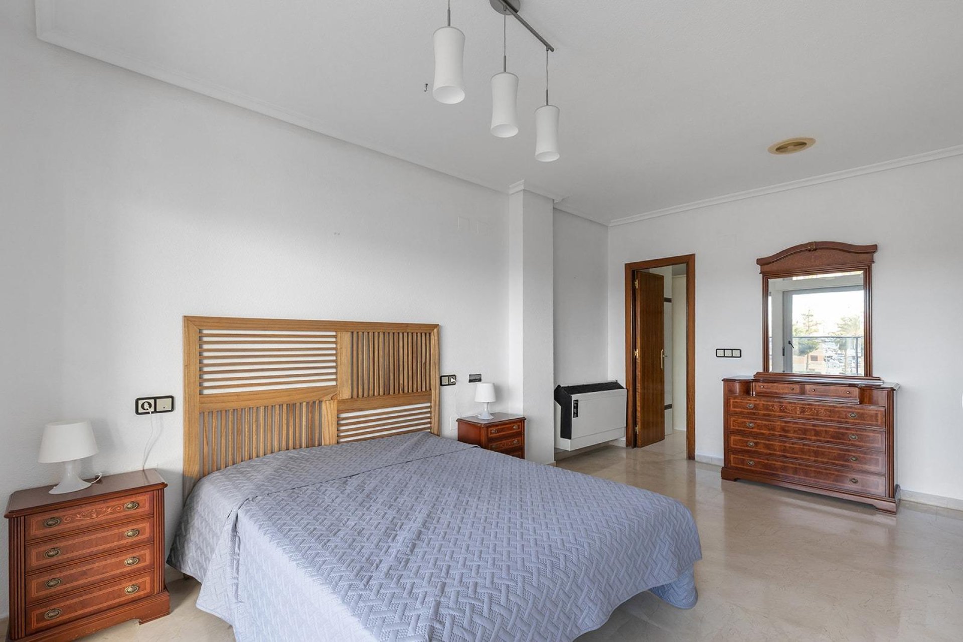 Rynek wtórny - Mieszkanie  -
Torrevieja - Paseo maritimo